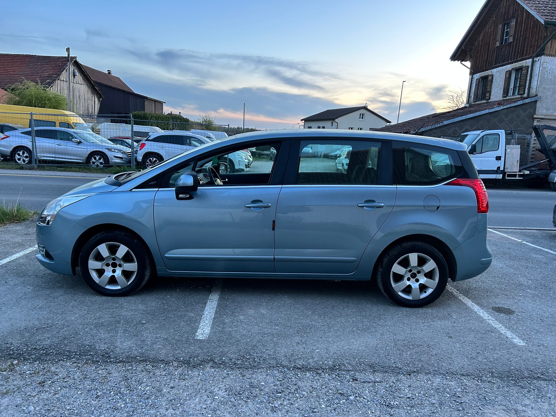 PEUGEOT 5008 1.6 16V T Active-image-3