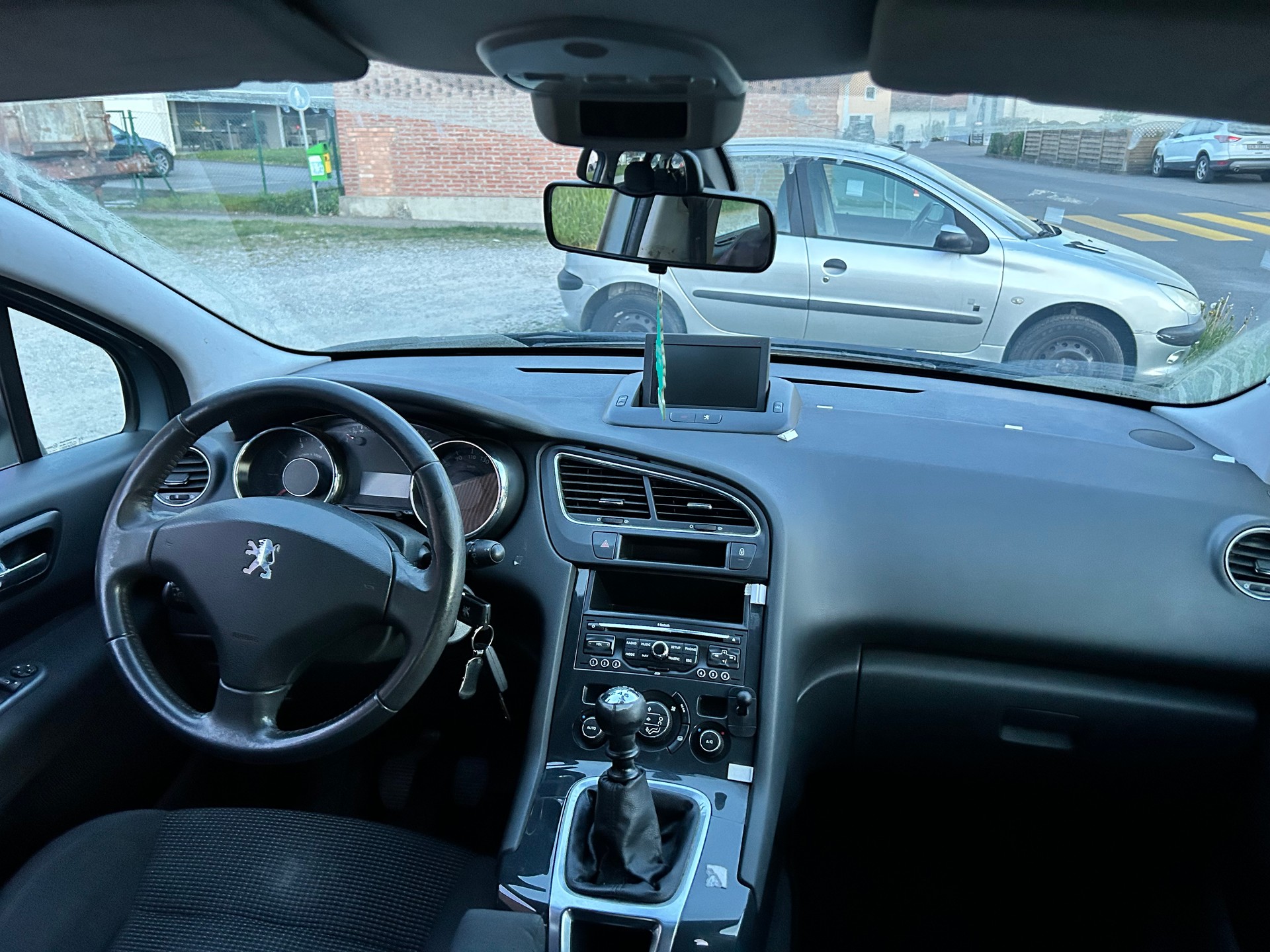 PEUGEOT 5008 1.6 16V T Active-image-6