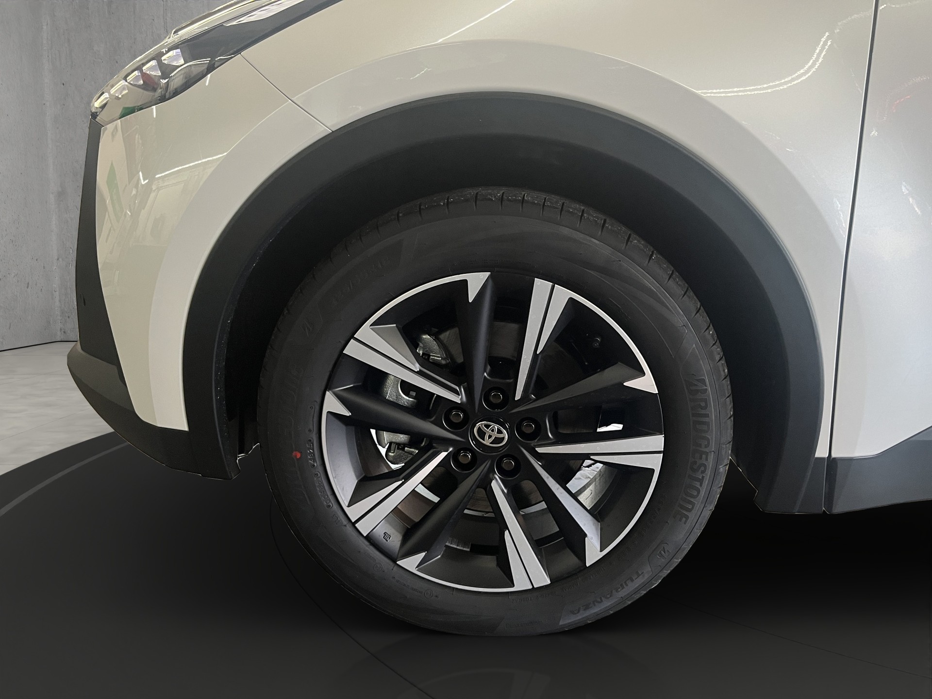 TOYOTA C-HR 2.0 PHEV Swiss Edition-image-14