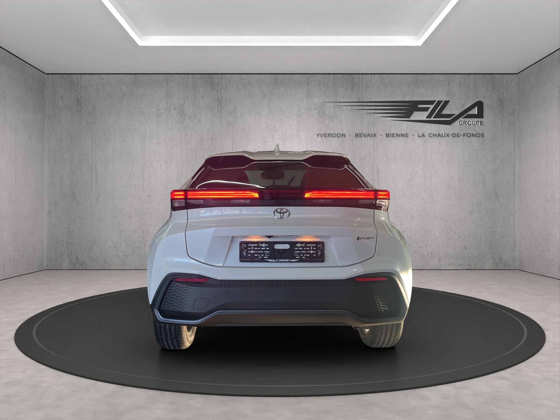 TOYOTA C-HR 2.0 PHEV Swiss Edition-image-4