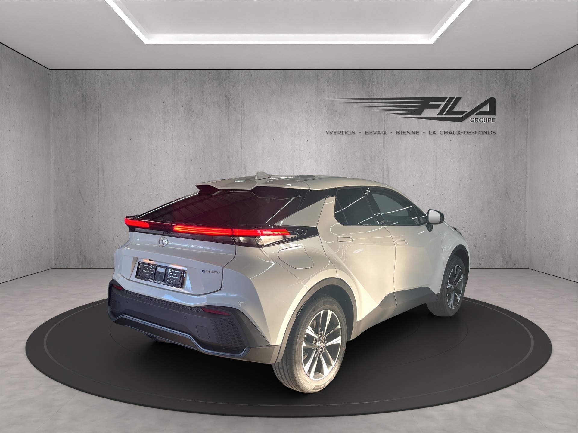 TOYOTA C-HR 2.0 PHEV Swiss Edition-image-5