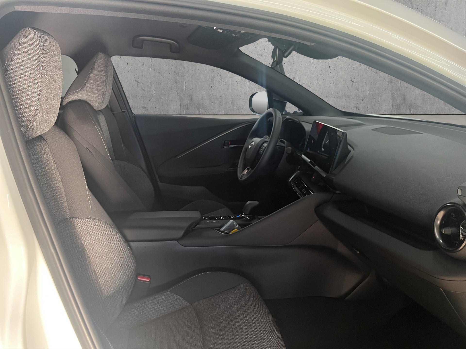 TOYOTA C-HR 2.0 PHEV Swiss Edition-image-11