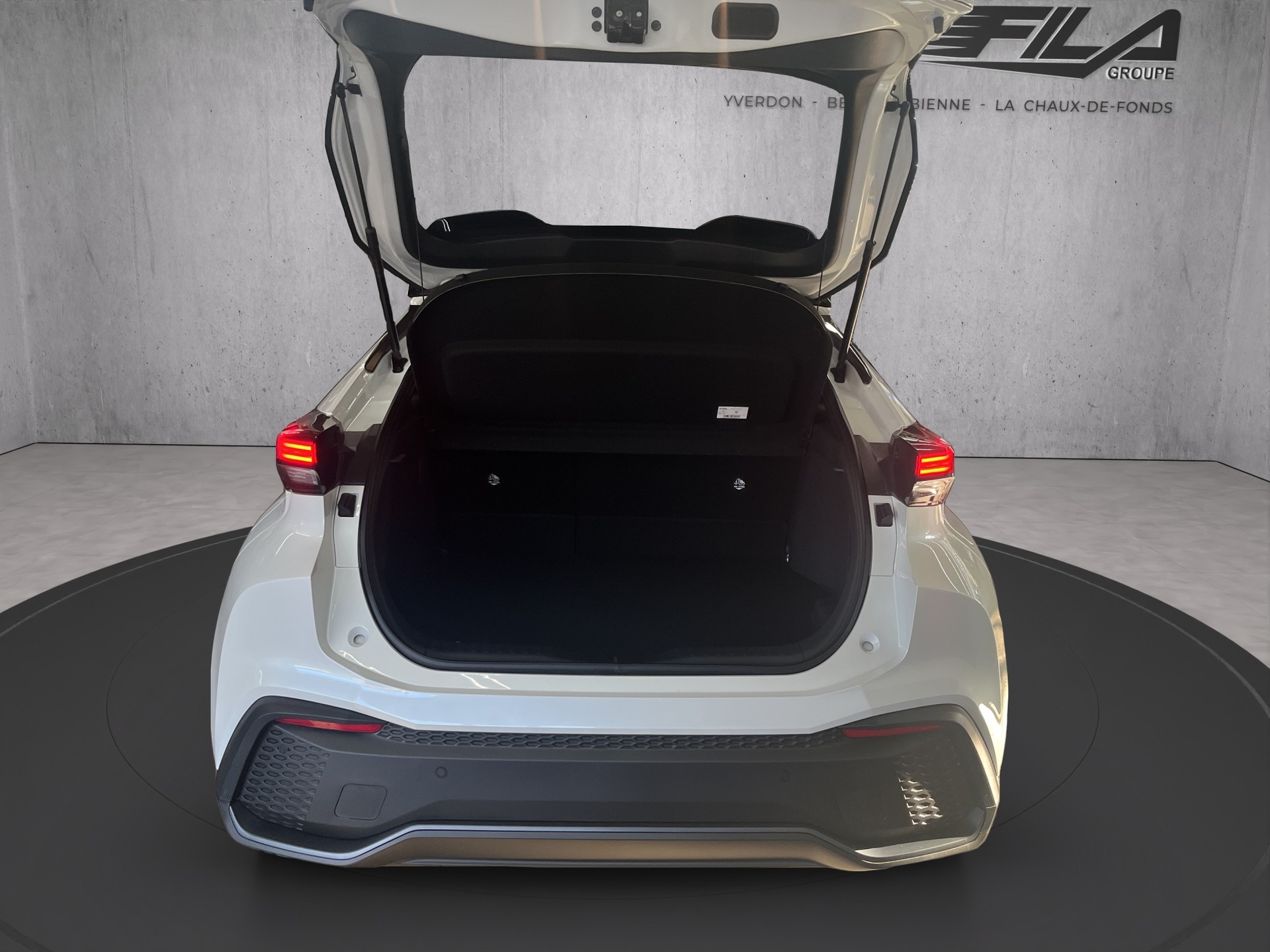 TOYOTA C-HR 2.0 PHEV Swiss Edition-image-13