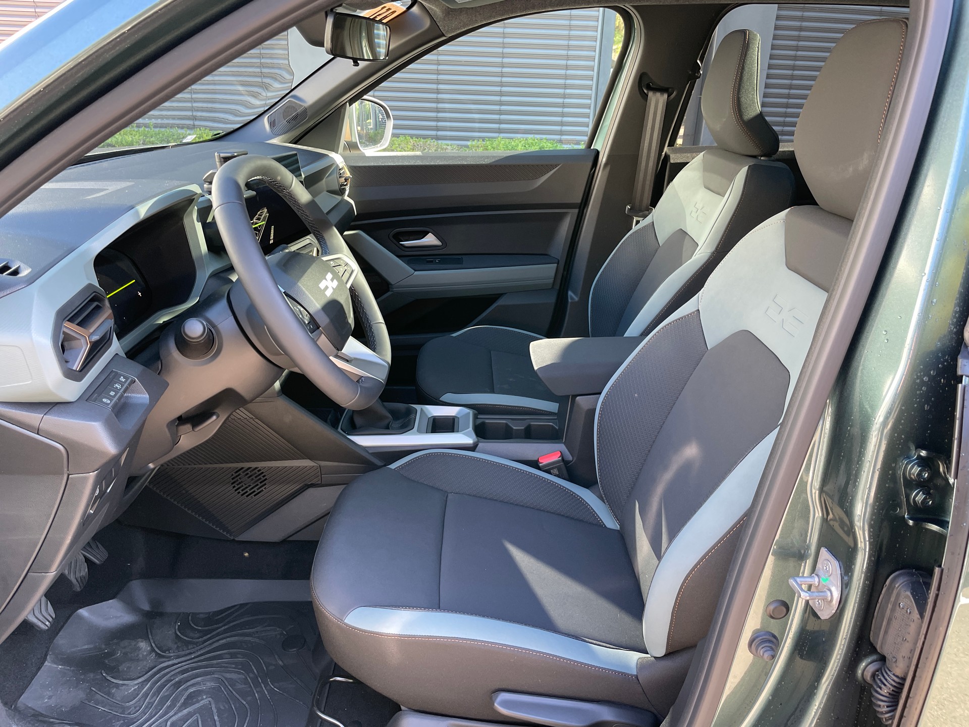 DACIA Bigster TCe 140 48V Extreme-image-11