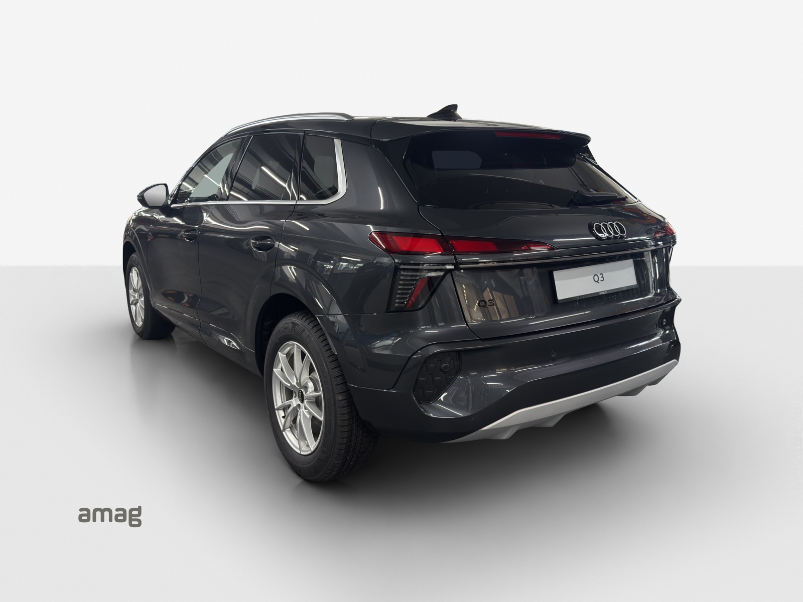 AUDI Q3 SUV 110 kW TFSI S tronic-image-2