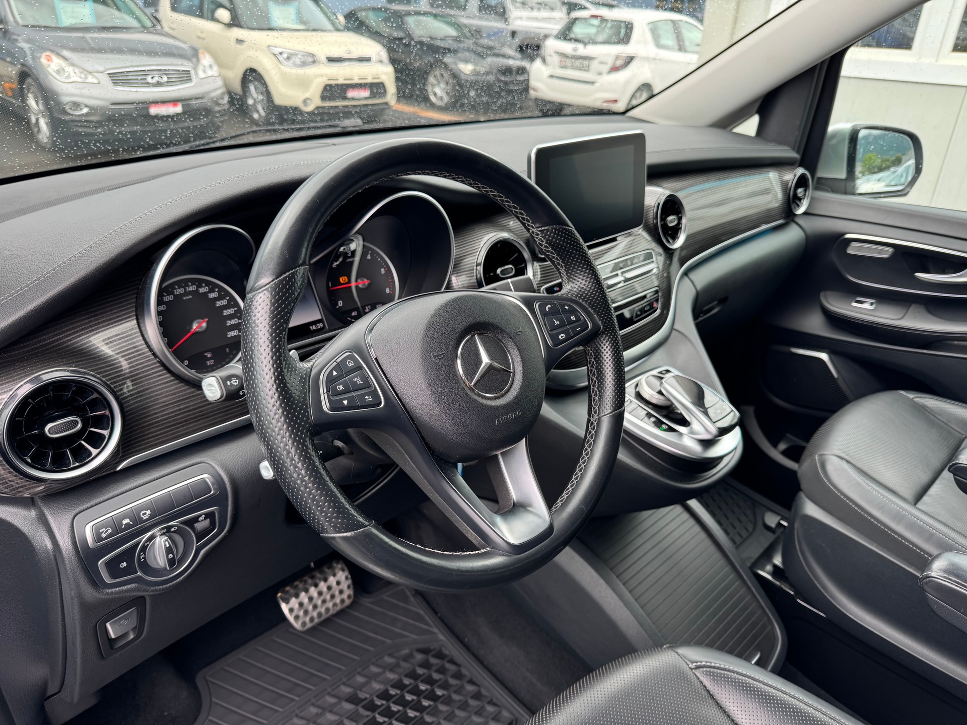 MERCEDES-BENZ V 300 d lang Avantgarde 4Matic 9G-Tronic-image-9