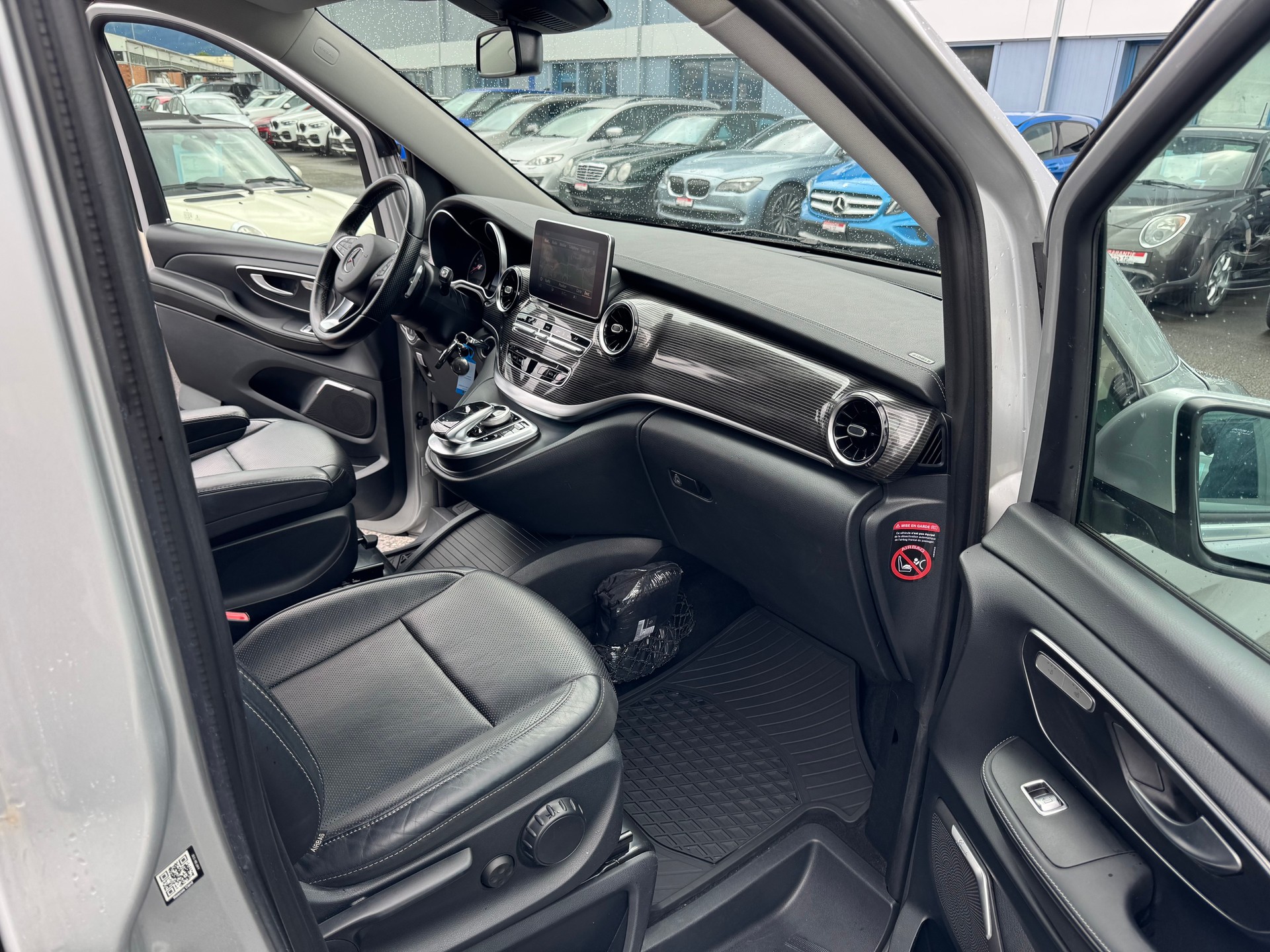 MERCEDES-BENZ V 300 d lang Avantgarde 4Matic 9G-Tronic-image-13