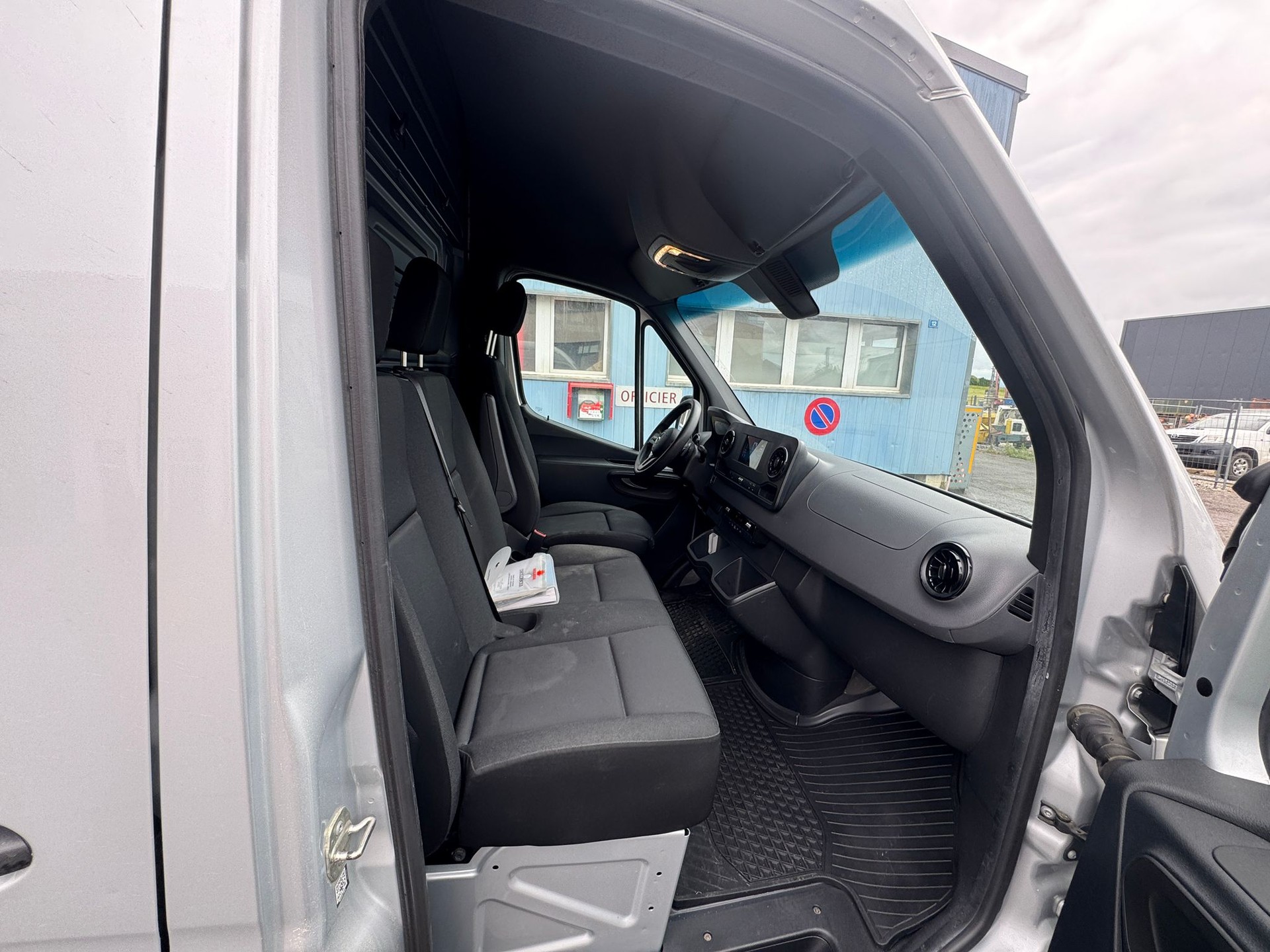 MERCEDES-BENZ Sprinter 314 CDI Standard 9G-TRONIC FWD-image-11