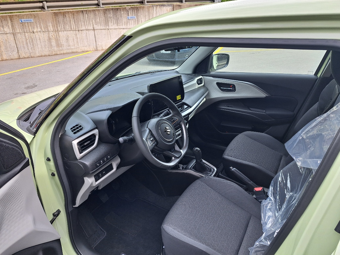 SUZUKI Swift 1.2 Sakura Top Hybrid 4x4-image-5