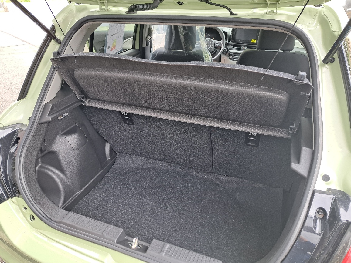 SUZUKI Swift 1.2 Sakura Top Hybrid 4x4-image-10