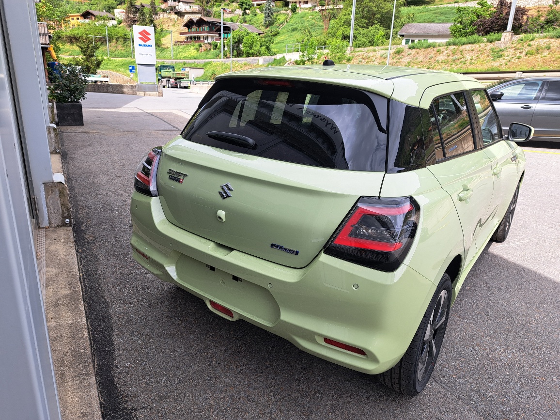 SUZUKI Swift 1.2 Sakura Top Hybrid 4x4-image-3