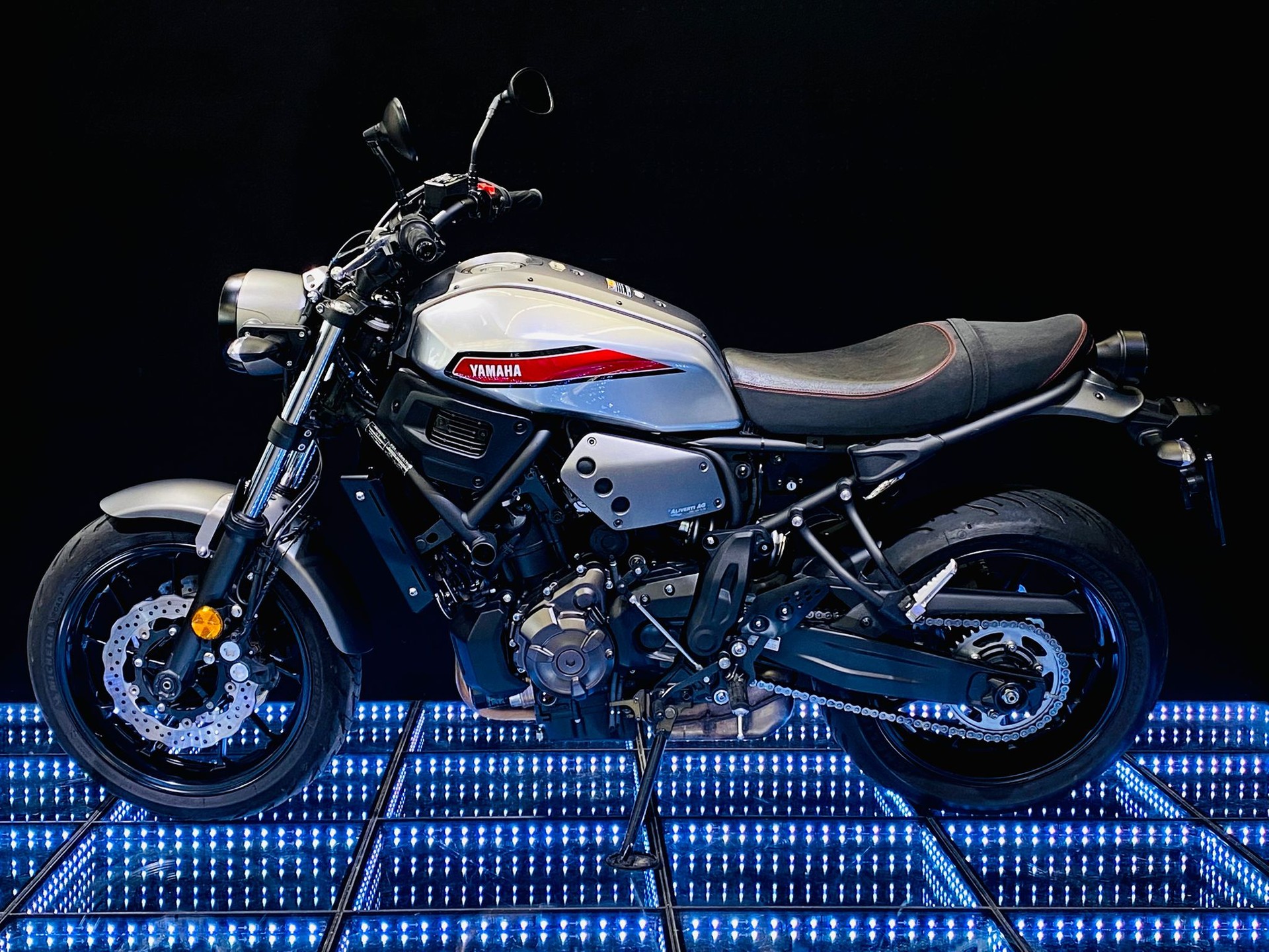 YAMAHA XSR 700 (35kW)-showroom-element-3