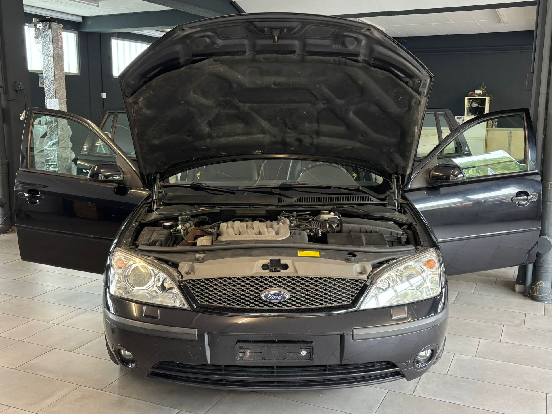 FORD Mondeo 2.5i V6 Executive-image-4