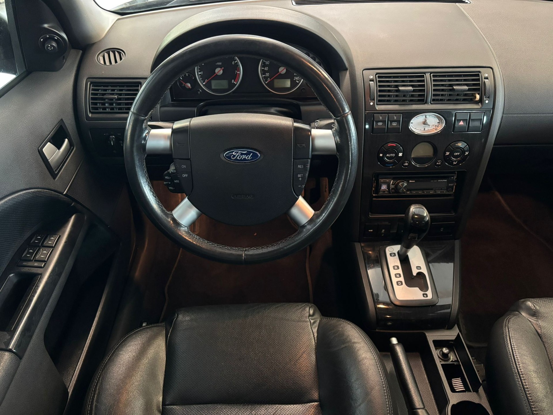 FORD Mondeo 2.5i V6 Executive-image-8