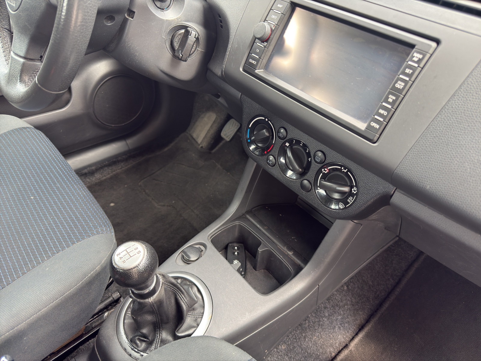 SUZUKI Swift 1.3i 16V GL-image-11