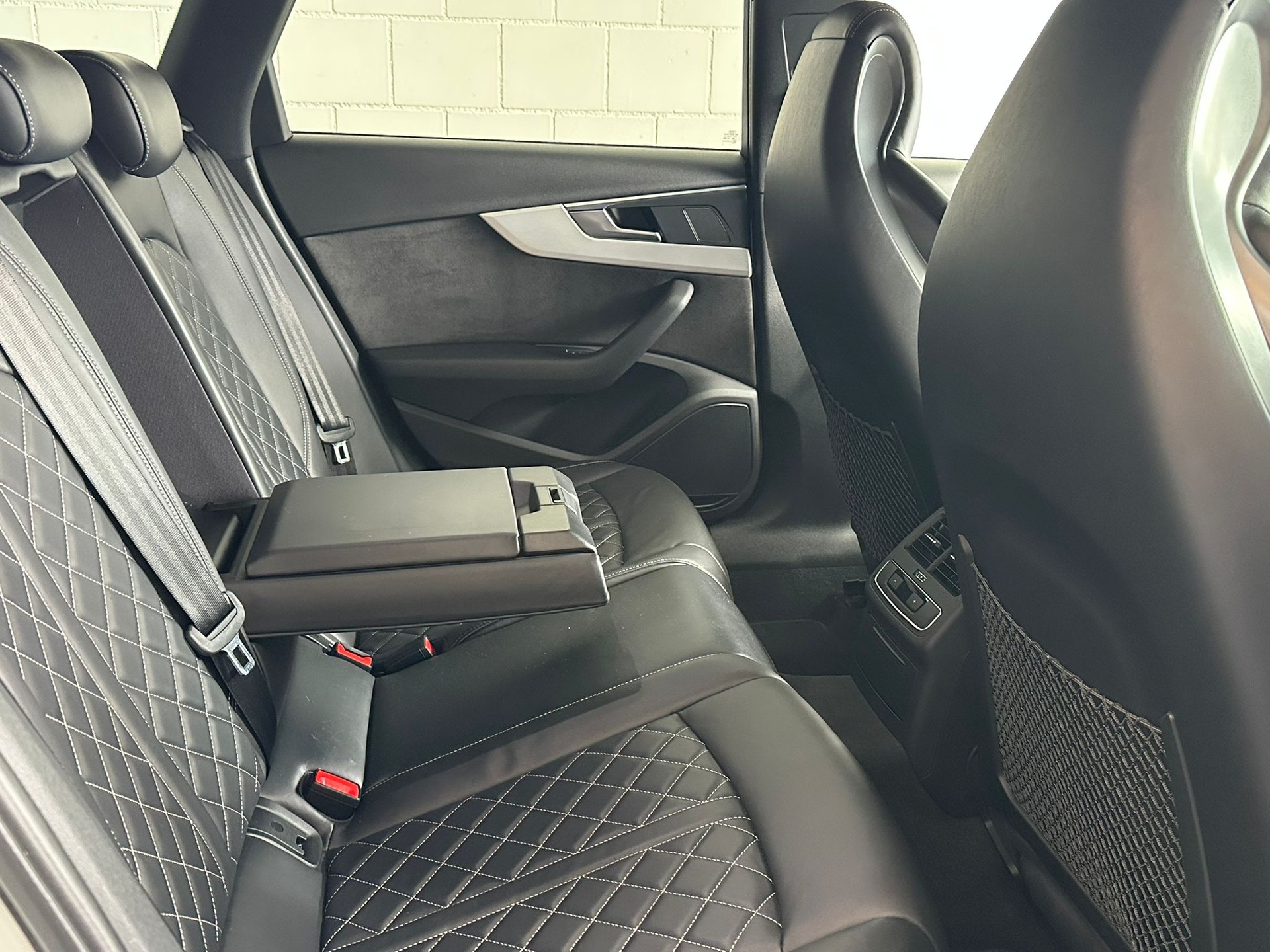 AUDI S4 Avant 3.0 TFSI quattro tiptronic-image-12