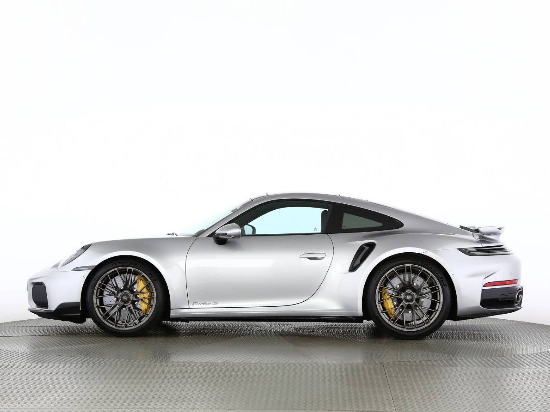 PORSCHE 911 Turbo S-image-12