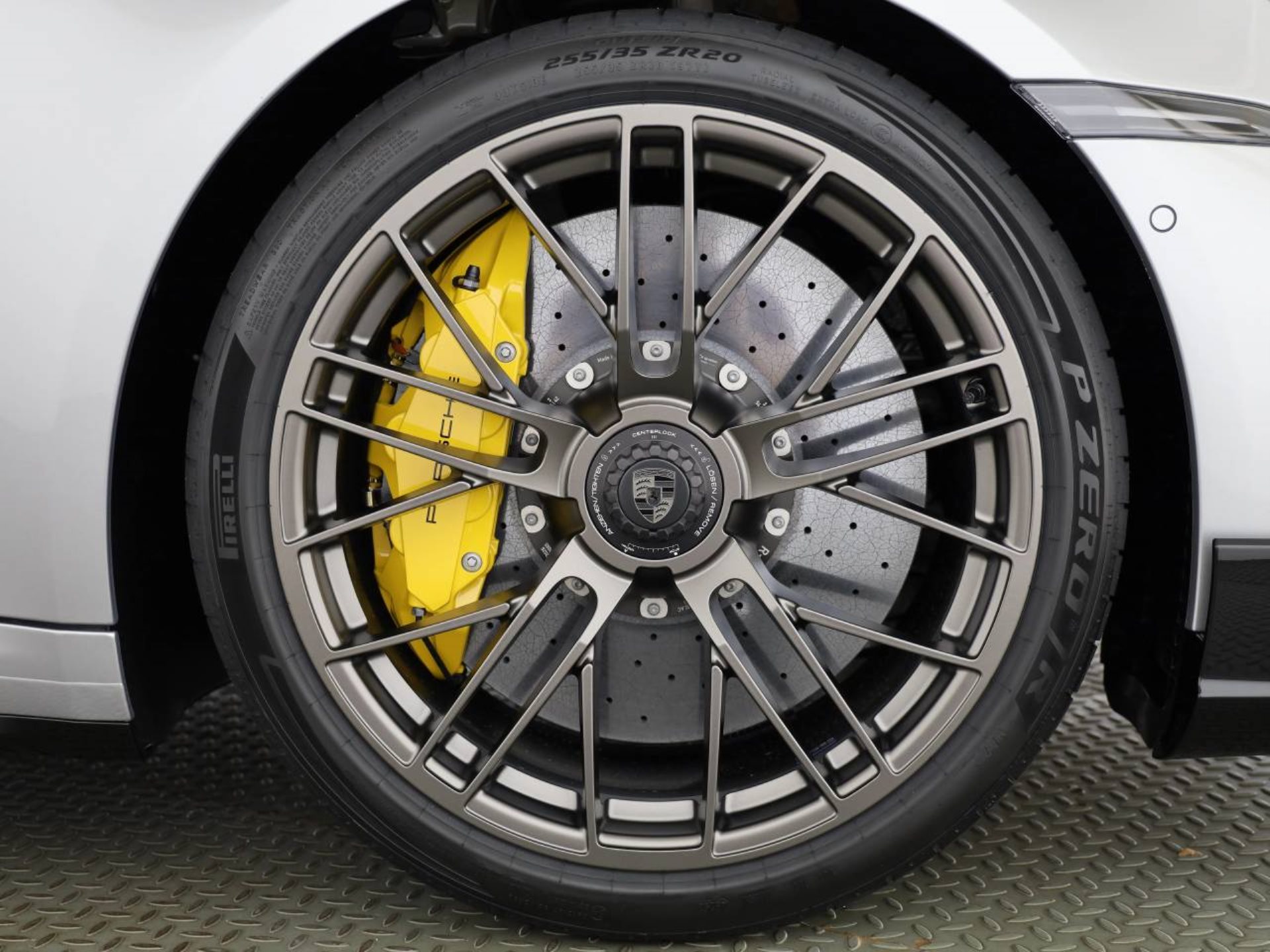 PORSCHE 911 Turbo S-image-5