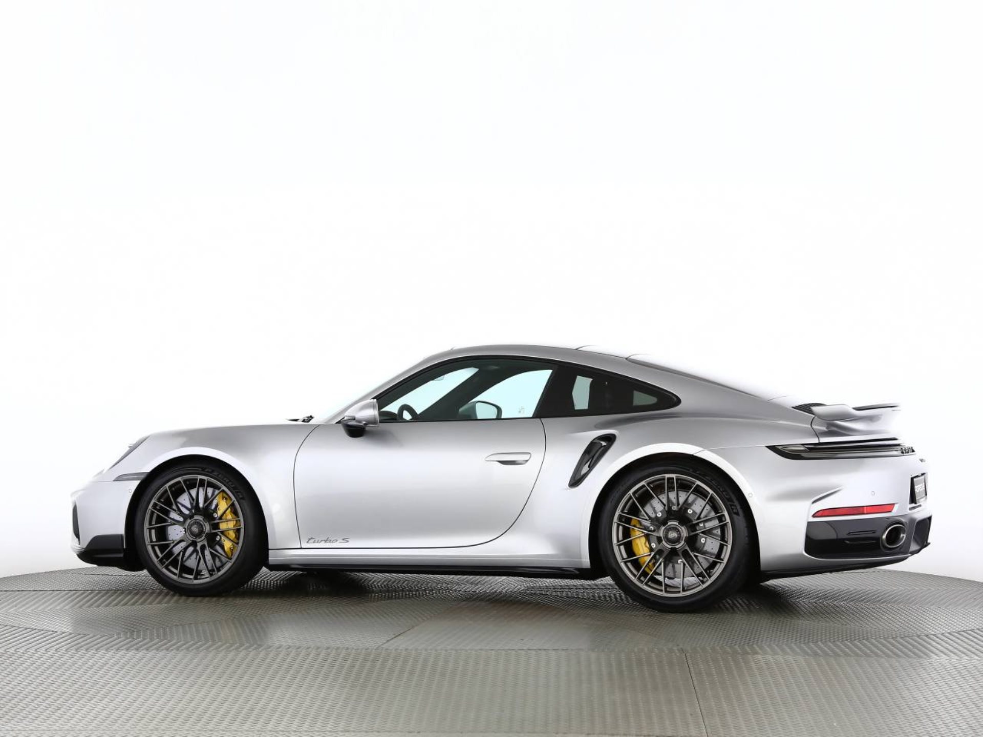 PORSCHE 911 Turbo S-image-11
