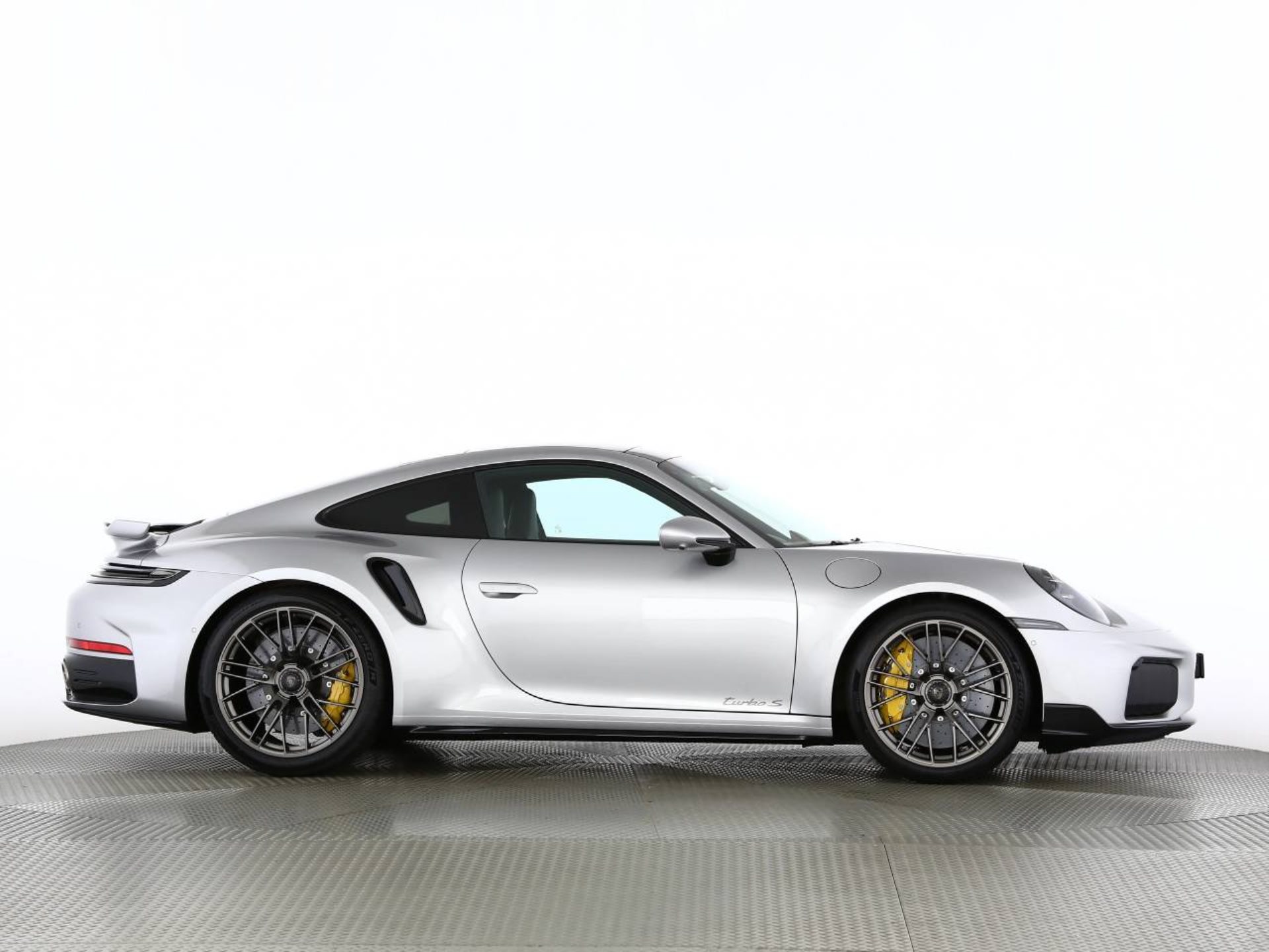 PORSCHE 911 Turbo S-image-25