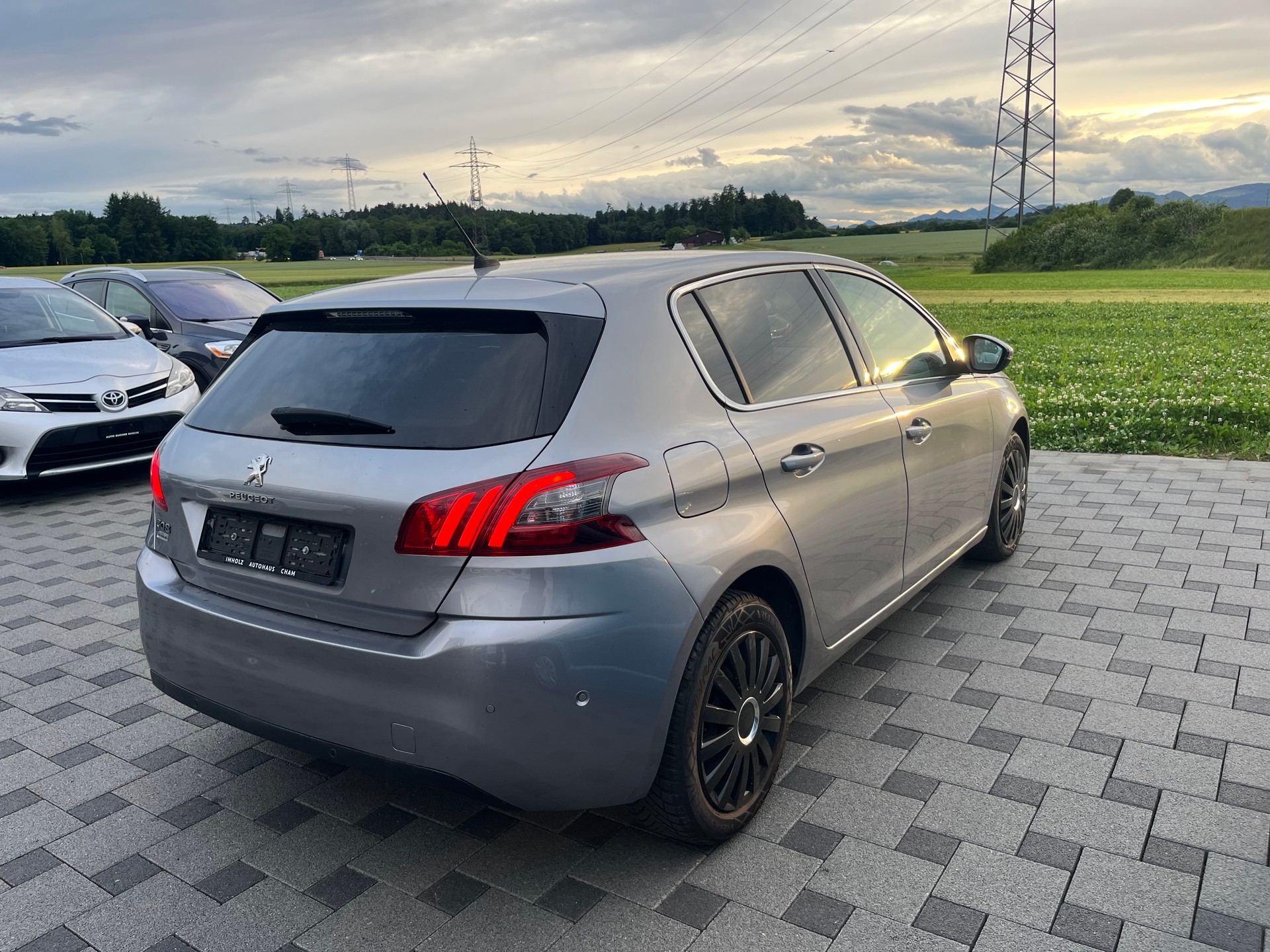 PEUGEOT 308 1.2 Pure Tech Allure EAT8-image-4