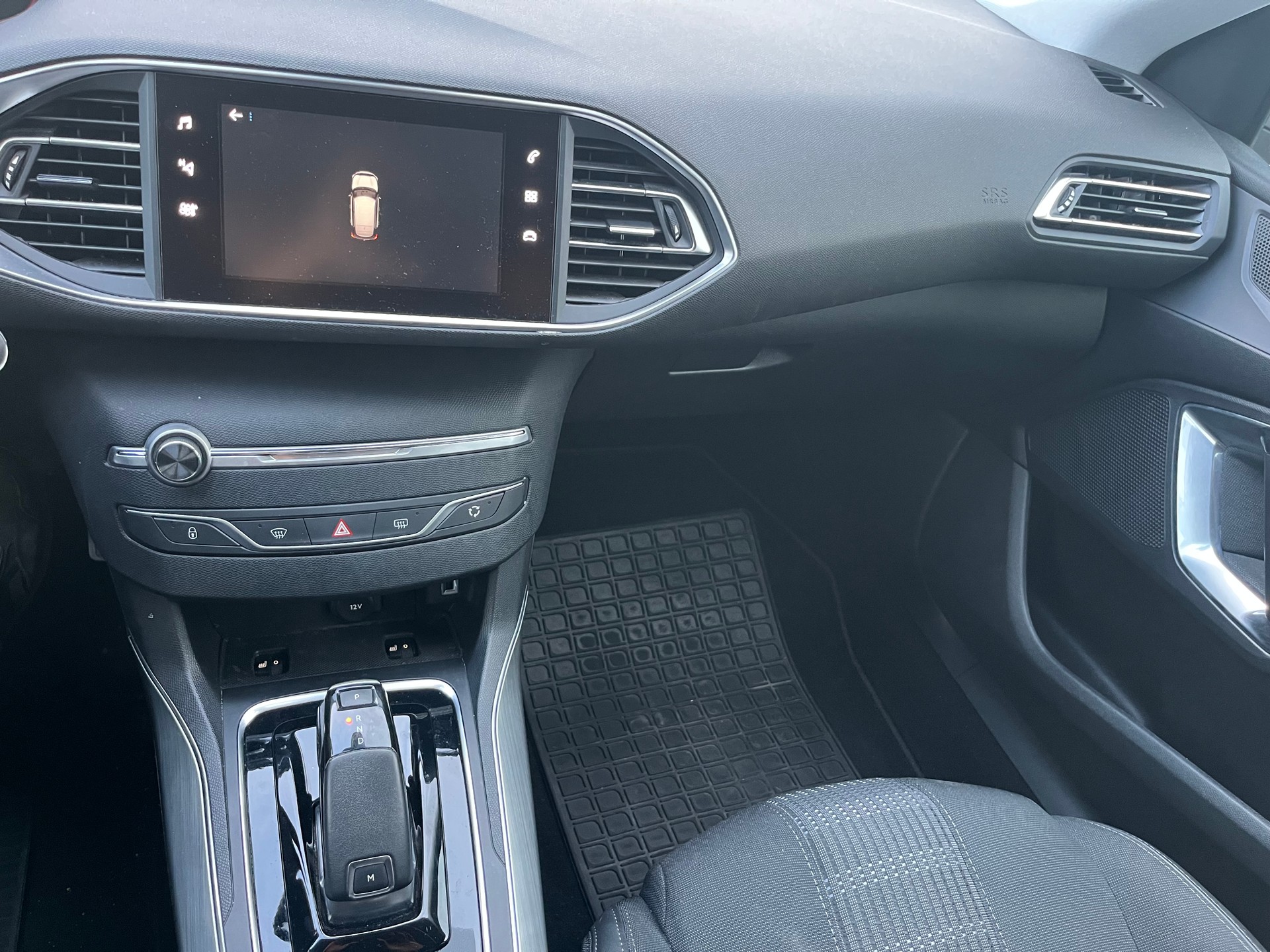 PEUGEOT 308 1.2 Pure Tech Allure EAT8-image-9