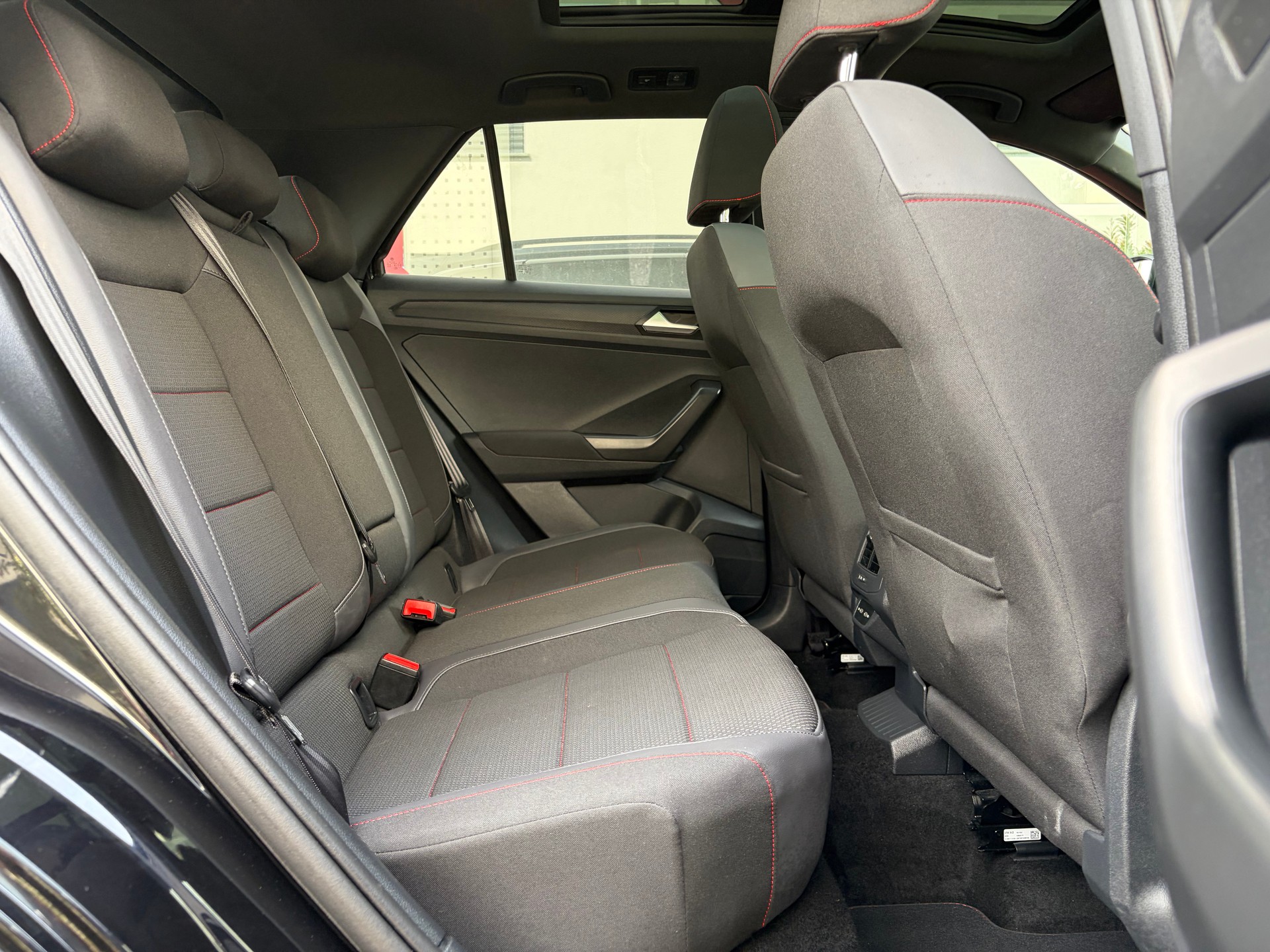 VW T-Roc 2.0 TSI Sport DSG 4Motion-image-11