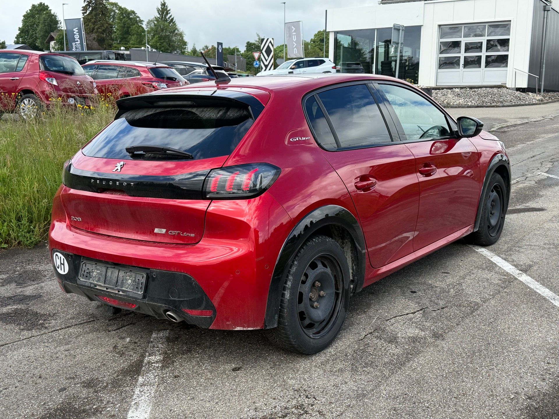 PEUGEOT 208 1.2 PureTech GT Line-image-4
