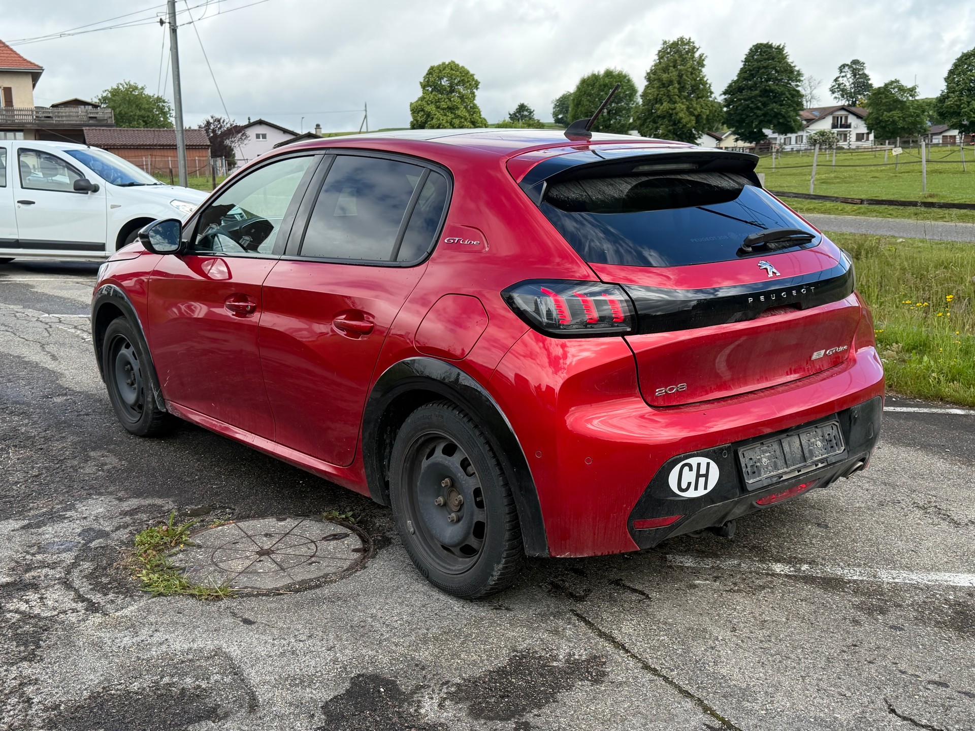 PEUGEOT 208 1.2 PureTech GT Line-image-2