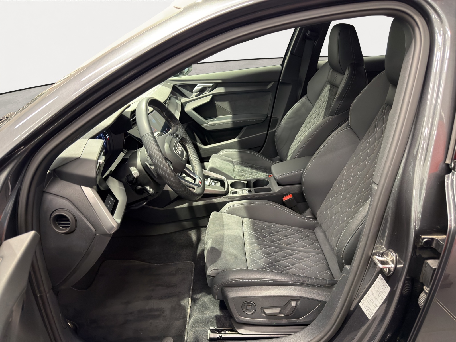 AUDI A3 SB 40 TFSI quattro S tronic 190PS-image-4