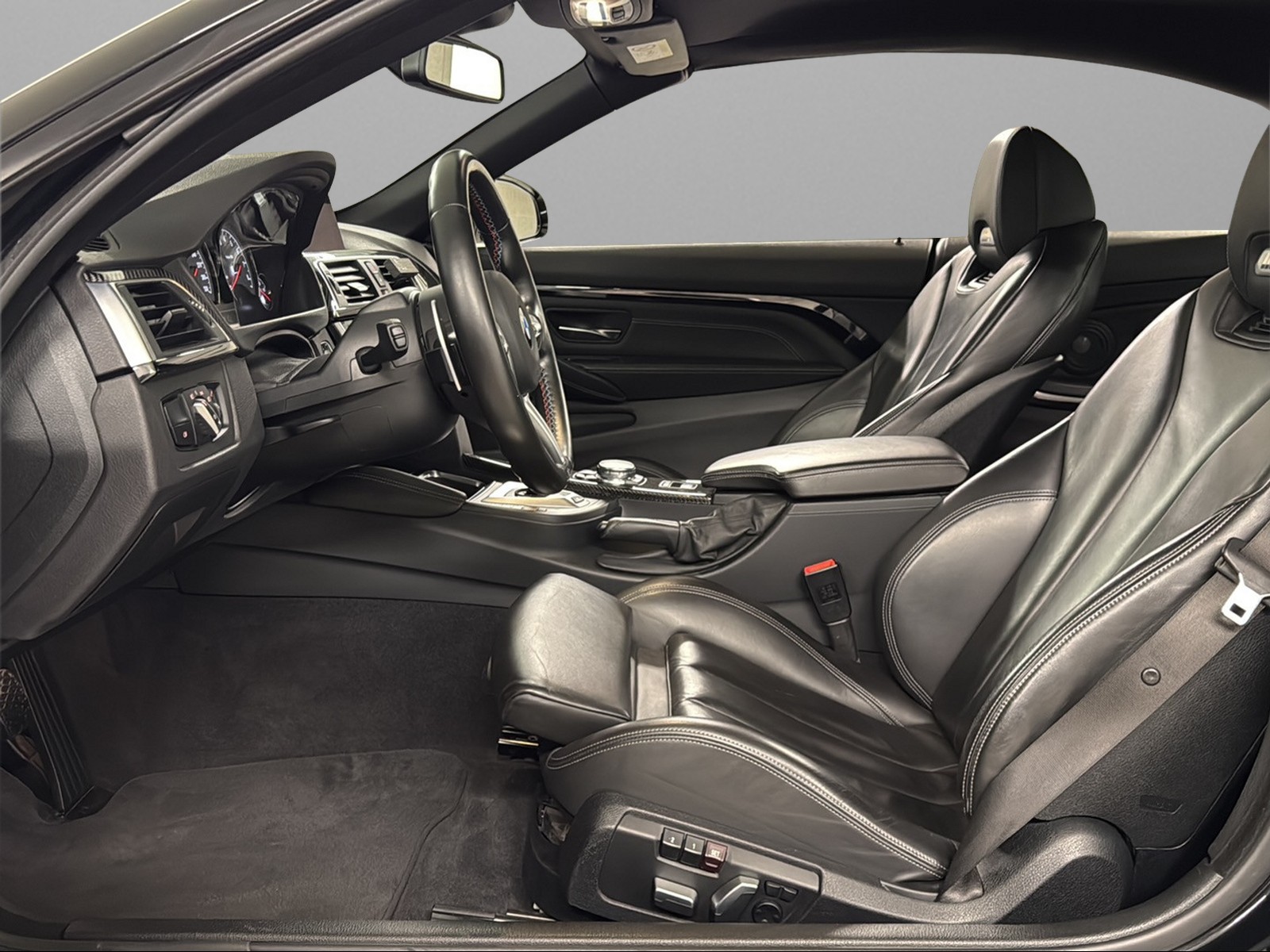 BMW M4 Competition Cabriolet DKG-image-14