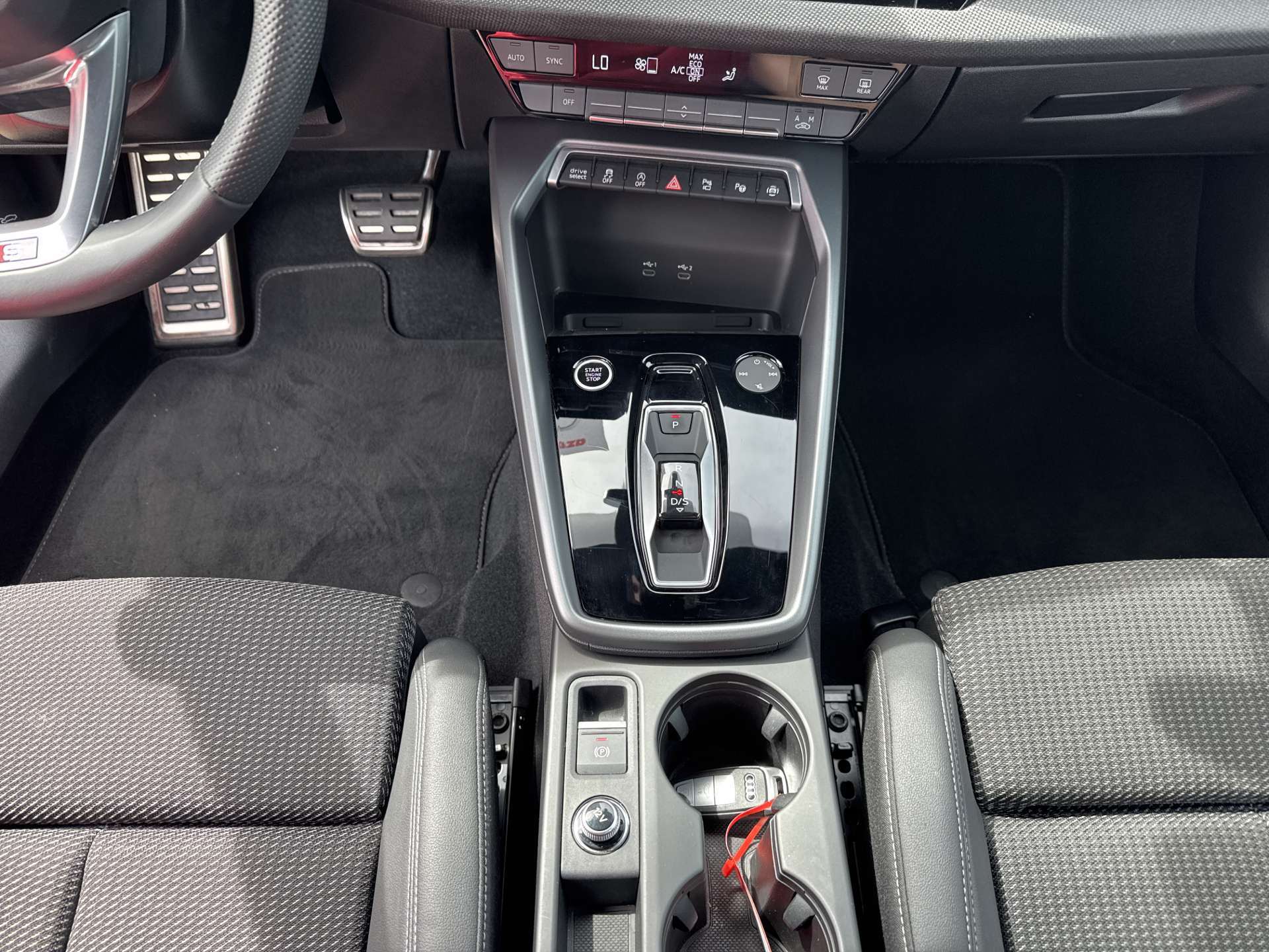 AUDI A3 Limousine 35 TFSi S-Line S-Tronic Automat-image-11