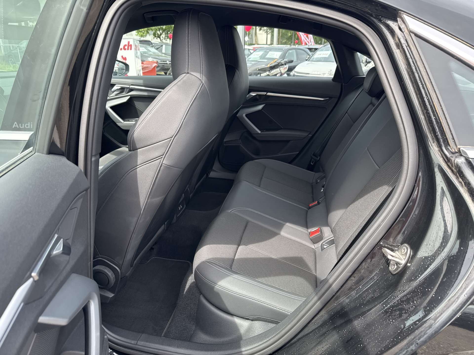 AUDI A3 Limousine 35 TFSi S-Line S-Tronic Automat-image-6