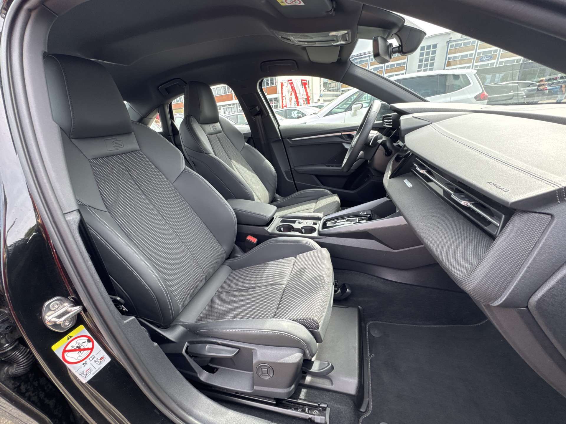 AUDI A3 Limousine 35 TFSi S-Line S-Tronic Automat-image-12
