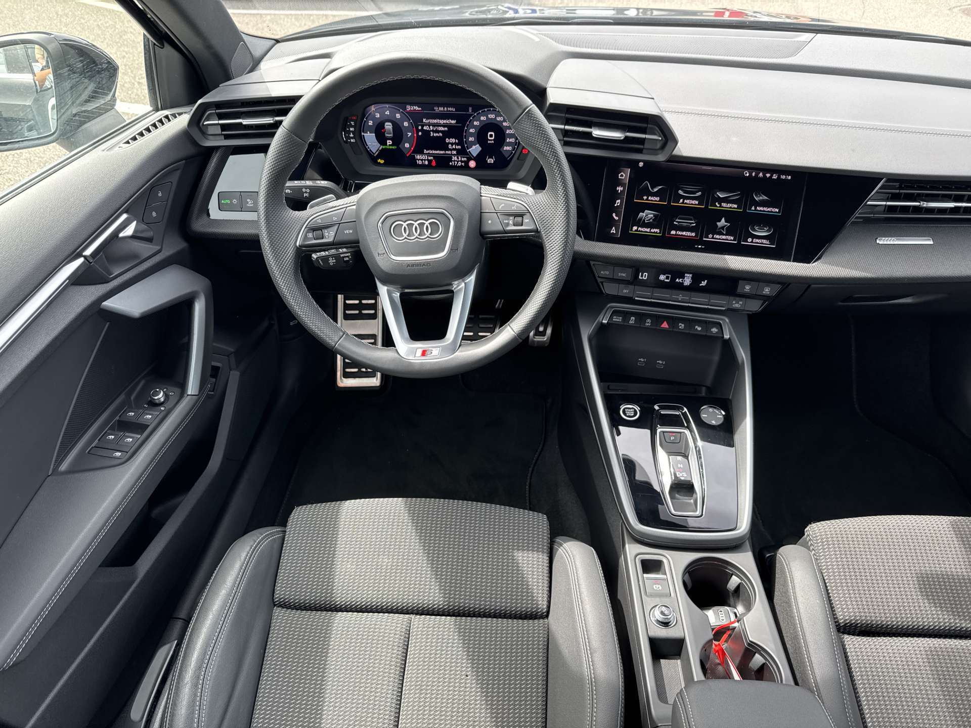 AUDI A3 Limousine 35 TFSi S-Line S-Tronic Automat-image-4