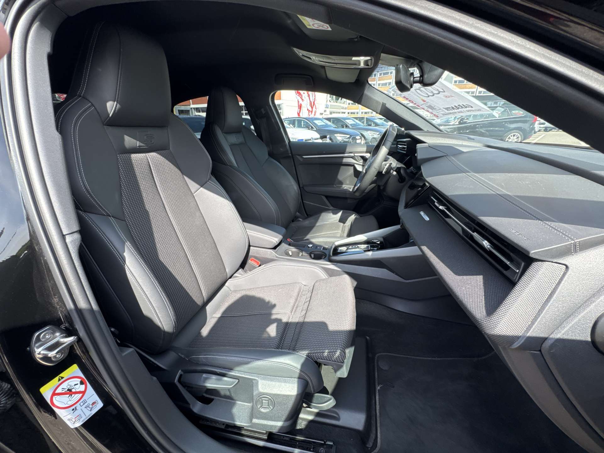 AUDI A3 Limousine 35 TFSi S-Line S-Tronic Automat-image-12