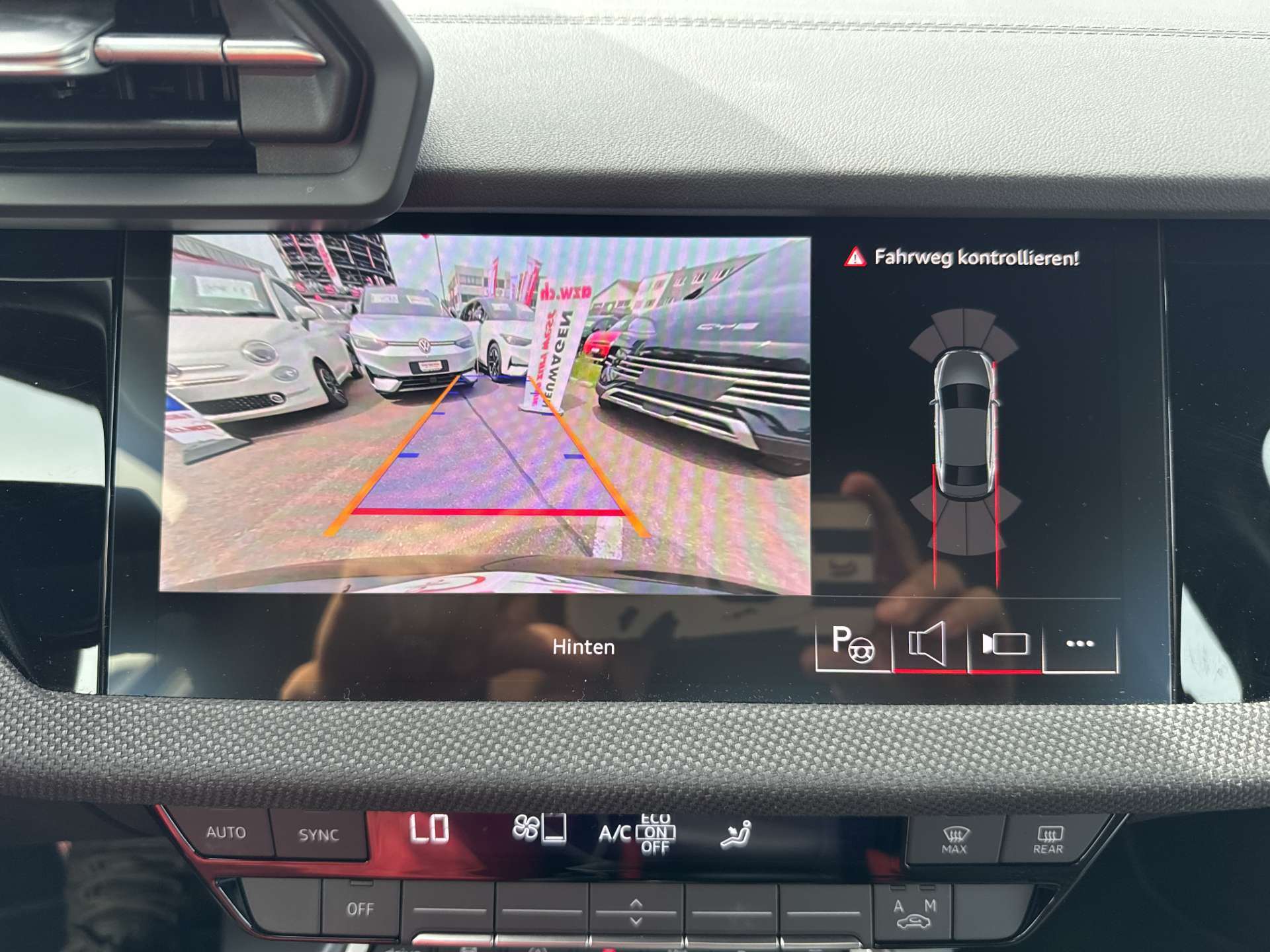 AUDI A3 Limousine 35 TFSi S-Line S-Tronic Automat-image-9