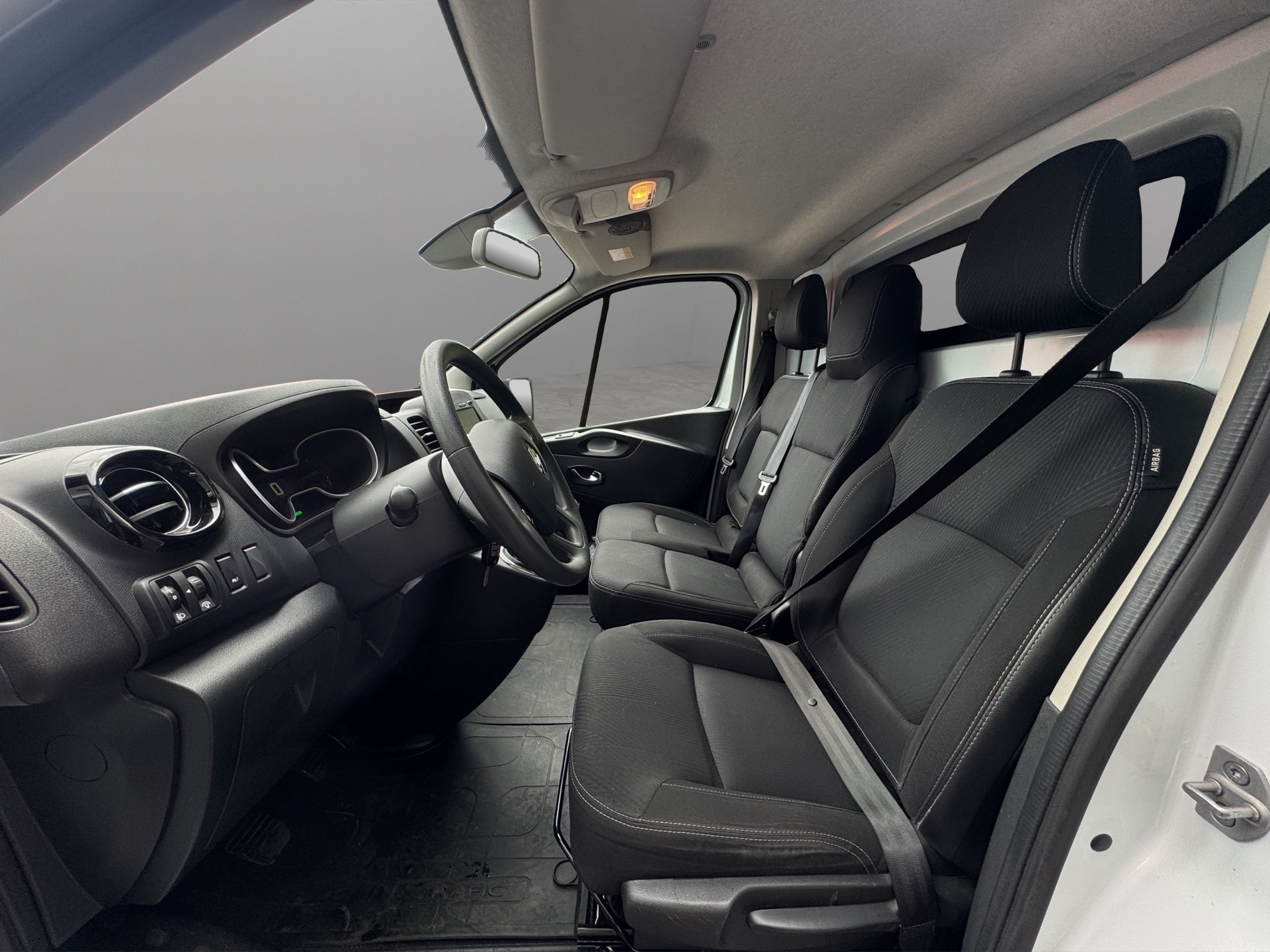 RENAULT Trafic 2.0 Energy dCi 120 3.0t Business L2H1-image-9