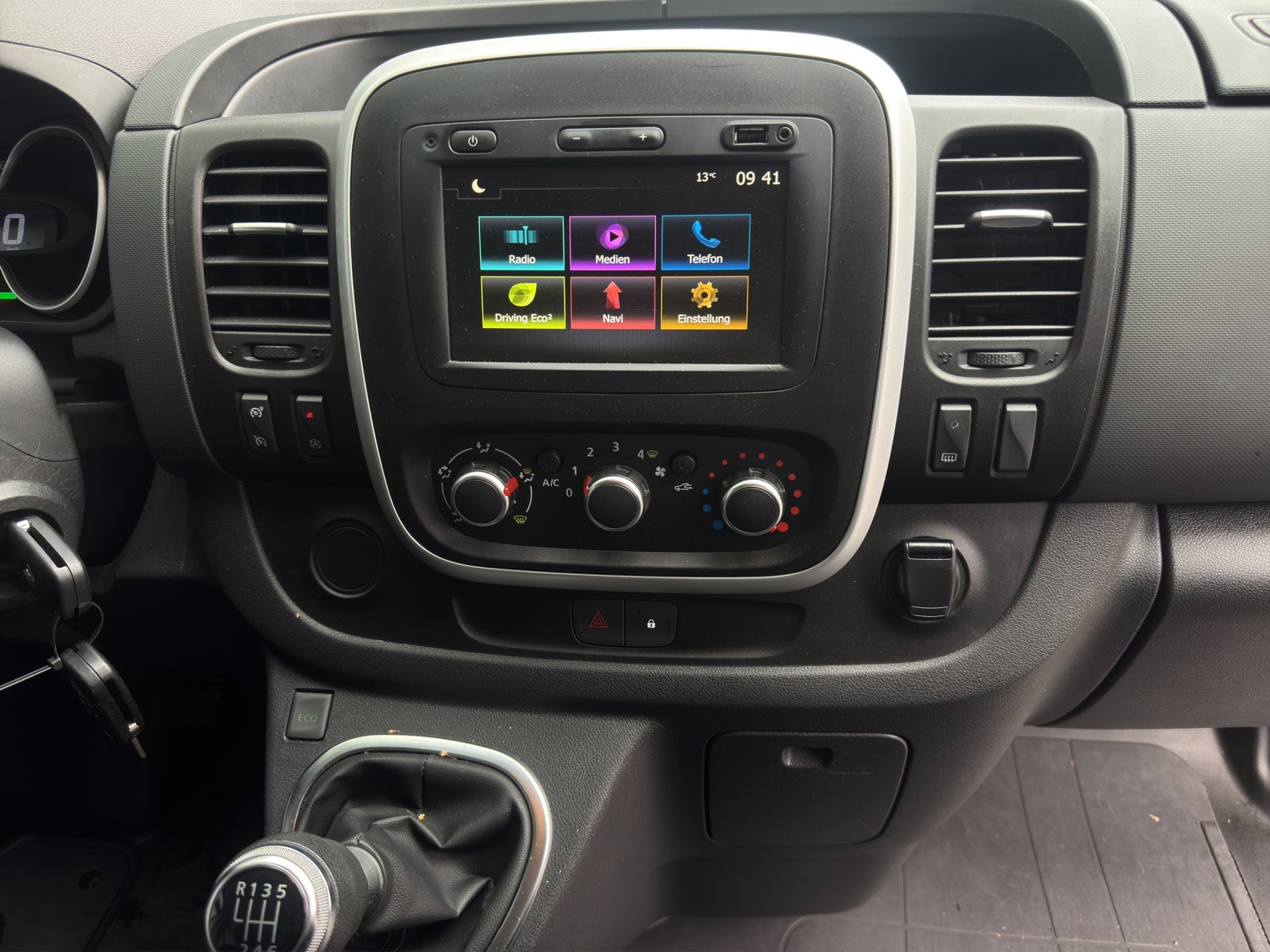 RENAULT Trafic 2.0 Energy dCi 120 3.0t Business L2H1-image-11