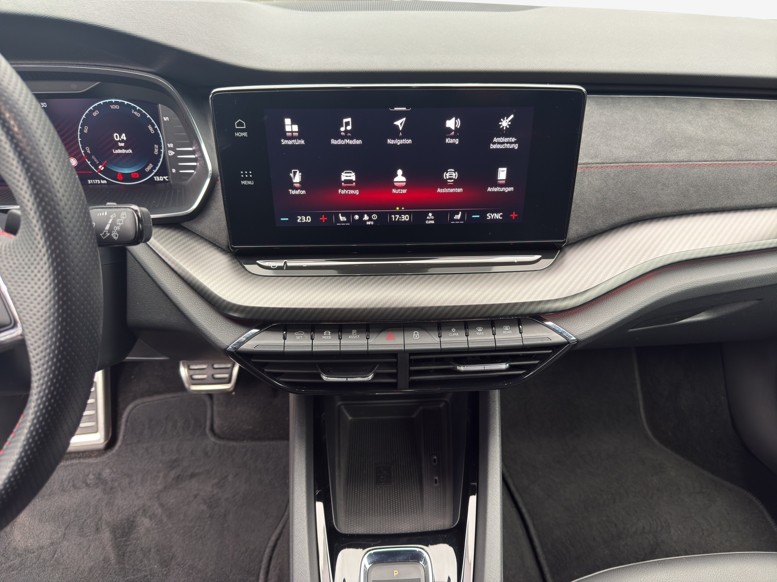 SKODA Octavia Combi 2.0 TSI DSG RS-image-4