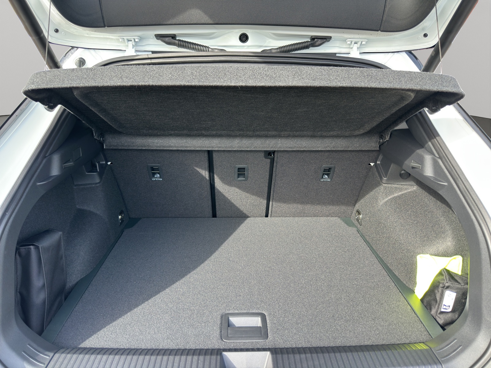 VW T-Roc 1.5 eTSI *NEUSTES MODELL*CH-Wagen* mHEV R-Line DSG-image-15