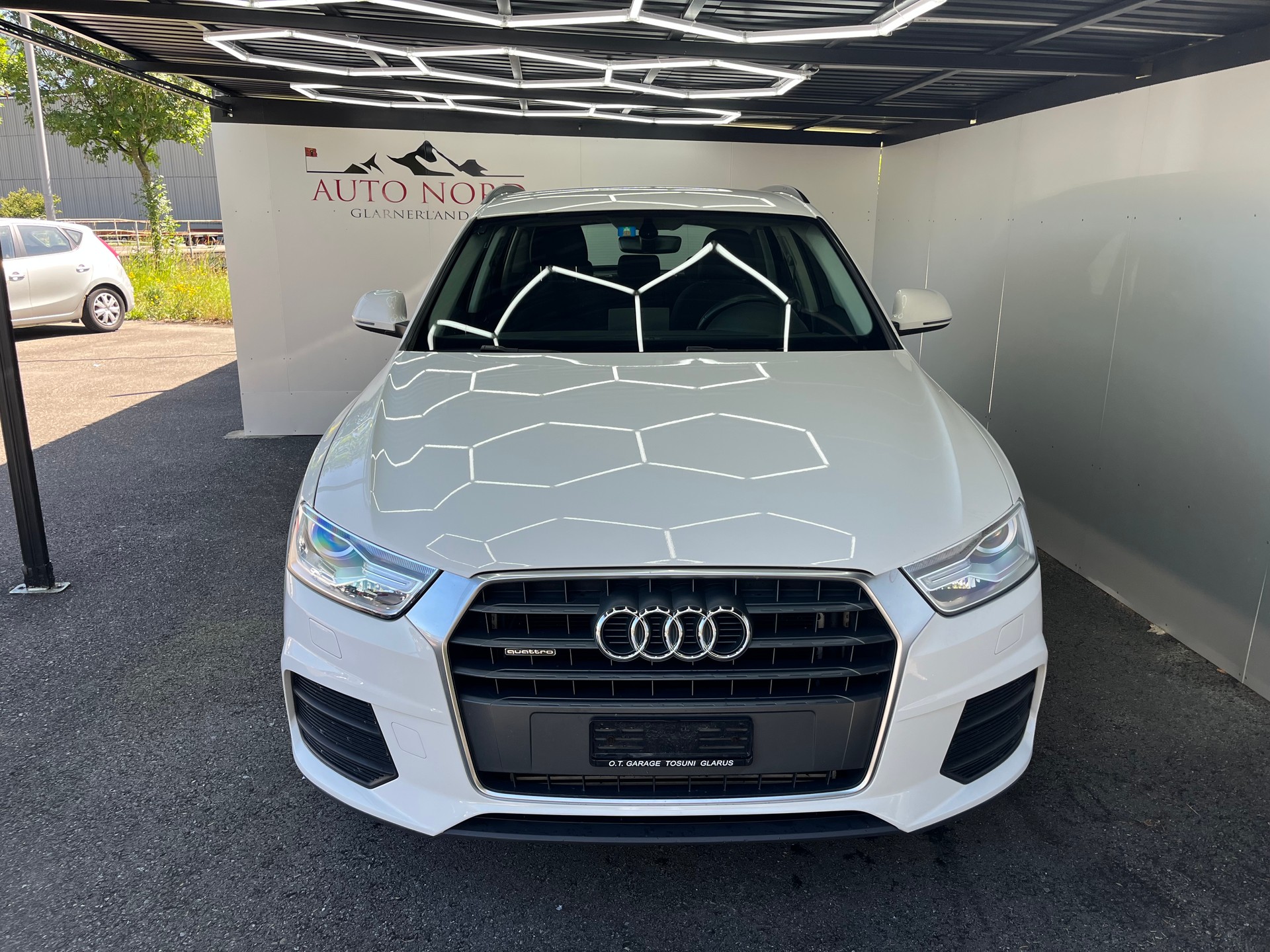 AUDI Q3 2.0 TFSI quattro S-tronic-image-1