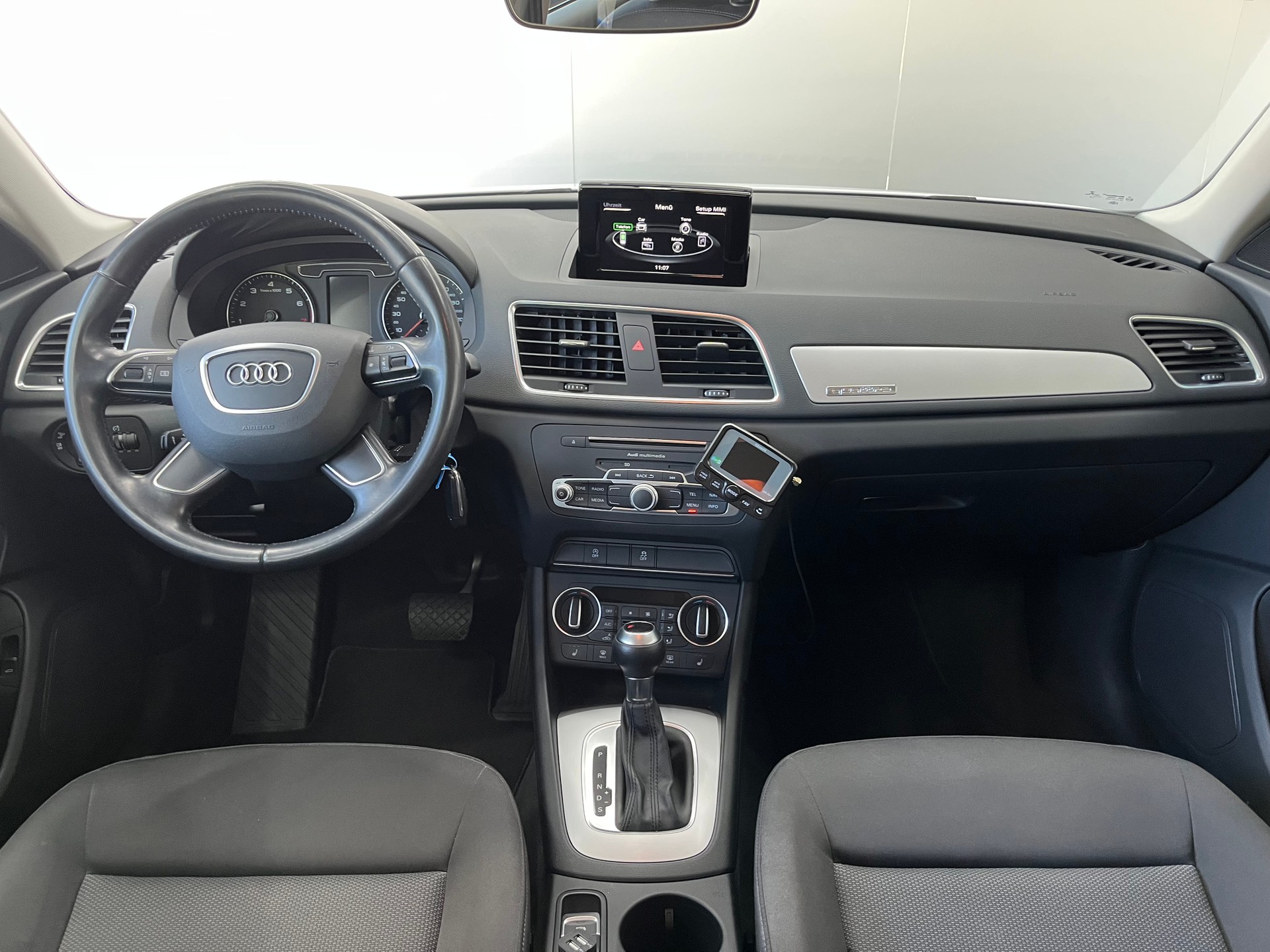AUDI Q3 2.0 TFSI quattro S-tronic-image-11