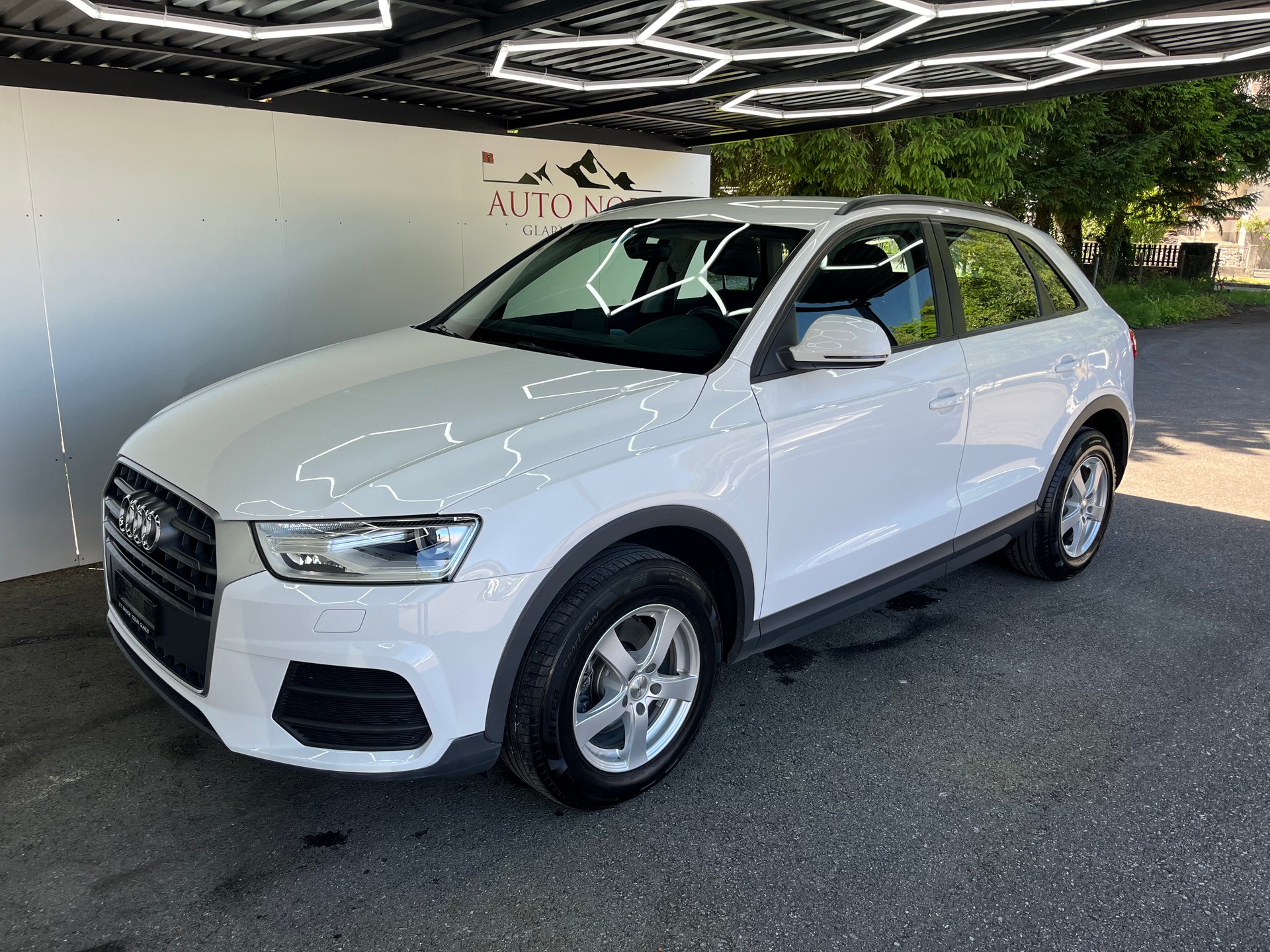 AUDI Q3 2.0 TFSI quattro S-tronic-image-2
