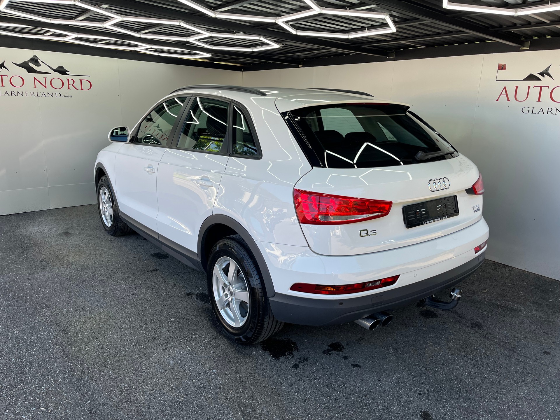 AUDI Q3 2.0 TFSI quattro S-tronic-image-3