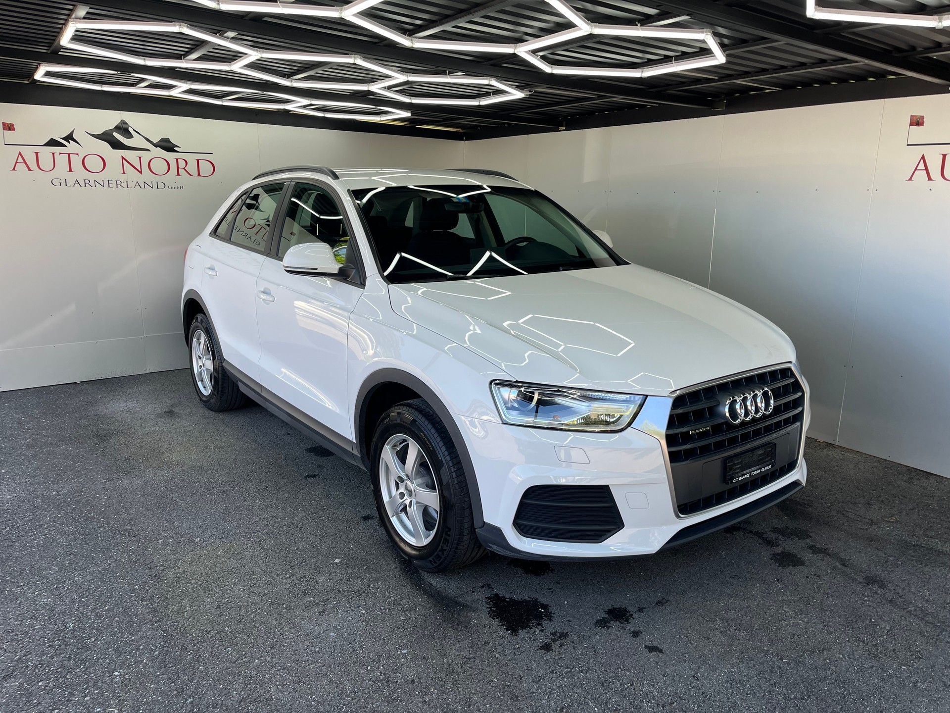 AUDI Q3 2.0 TFSI quattro S-tronic-image-0