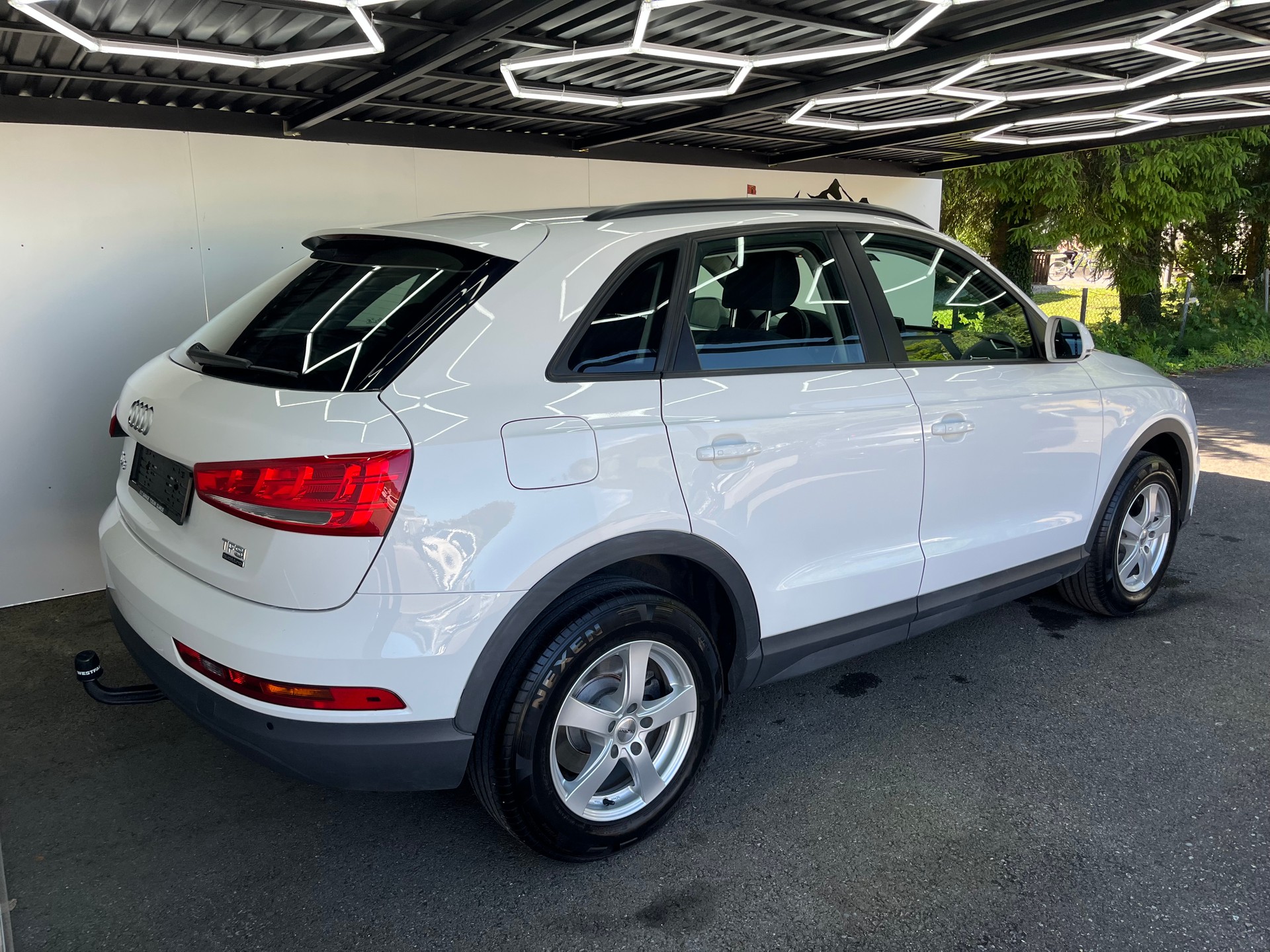 AUDI Q3 2.0 TFSI quattro S-tronic-image-5