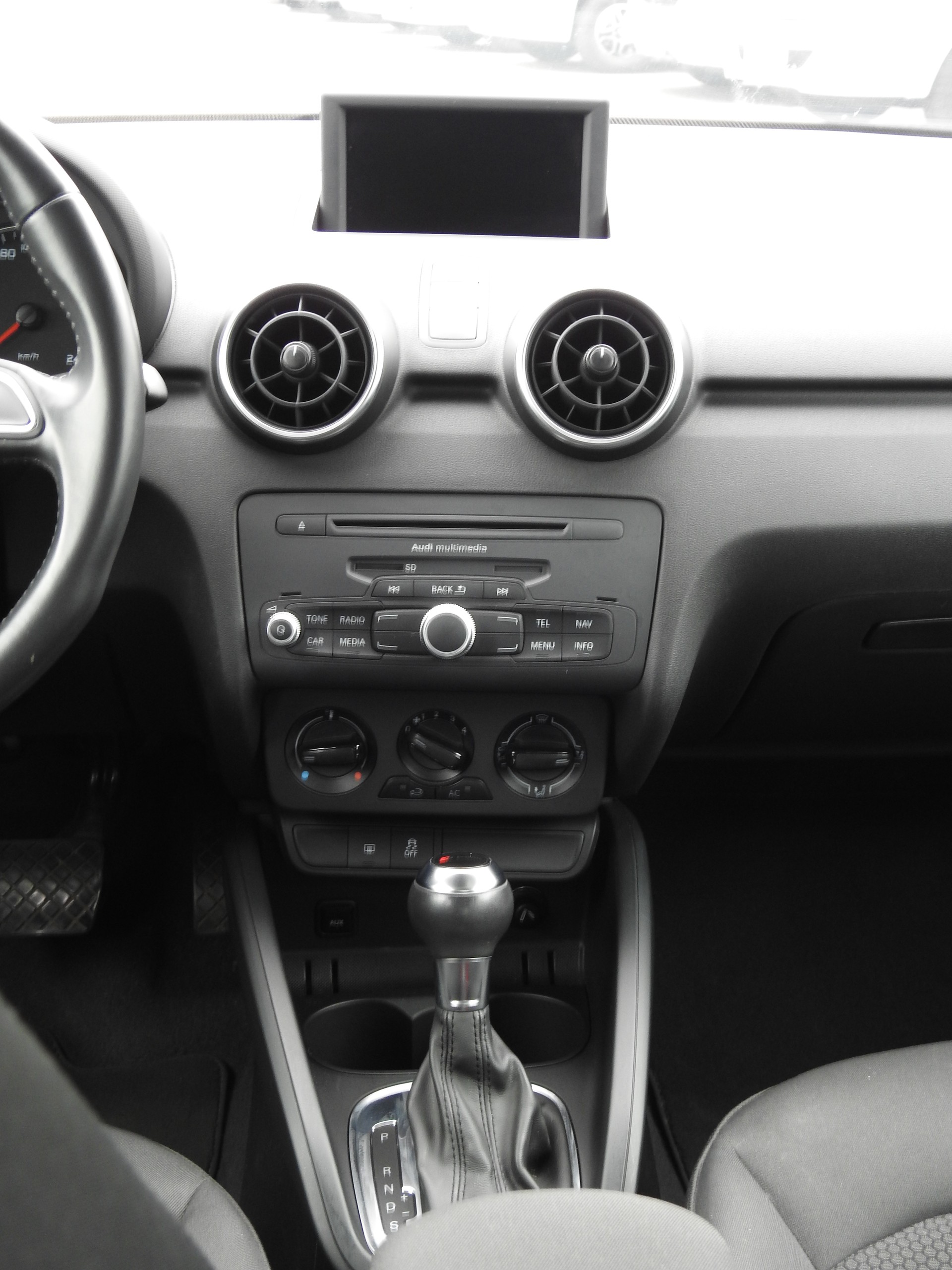 AUDI A1 Sportback 1.4 TFSI Attraction S-tronic-image-16