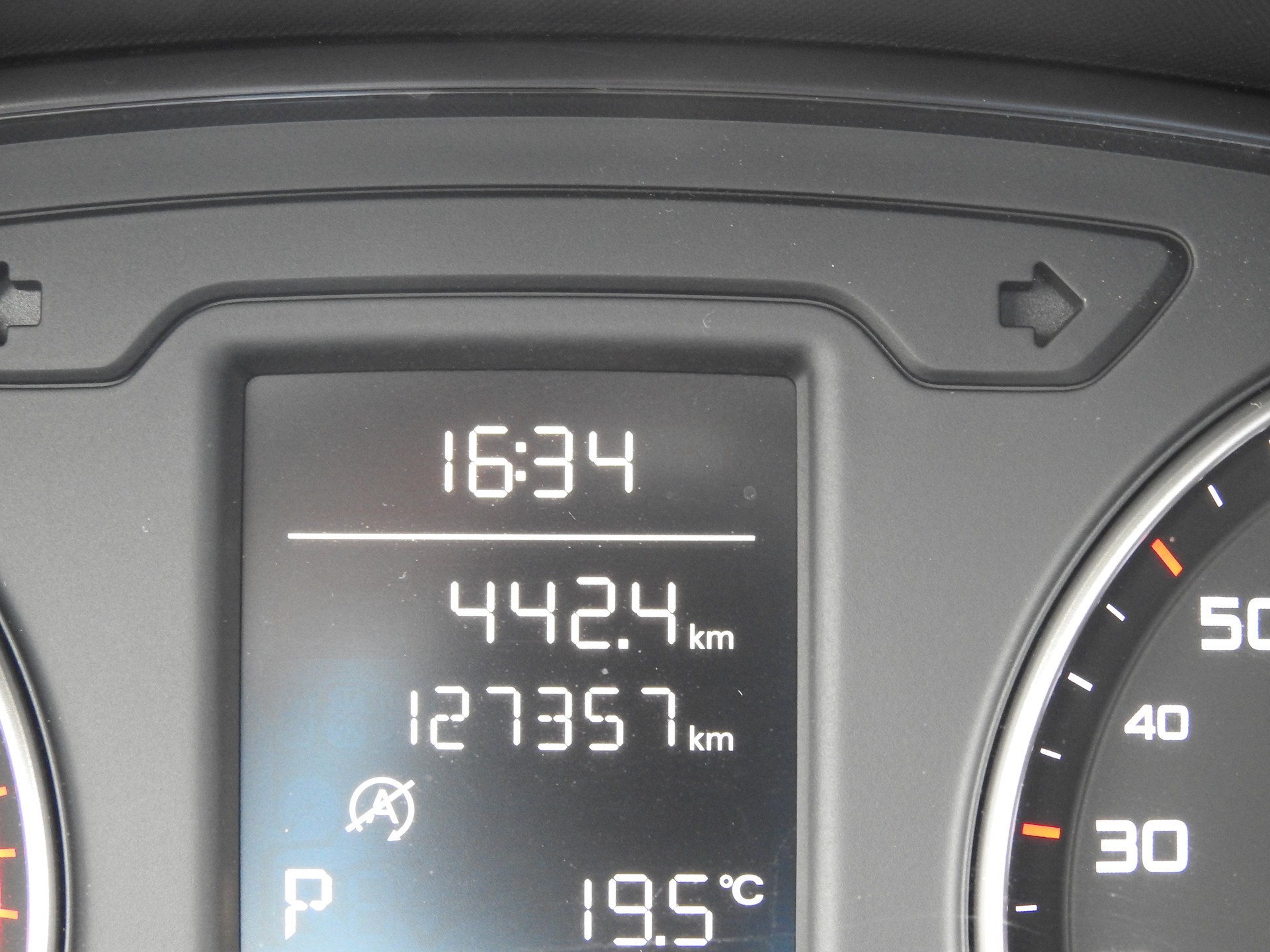 AUDI A1 Sportback 1.4 TFSI Attraction S-tronic-image-21