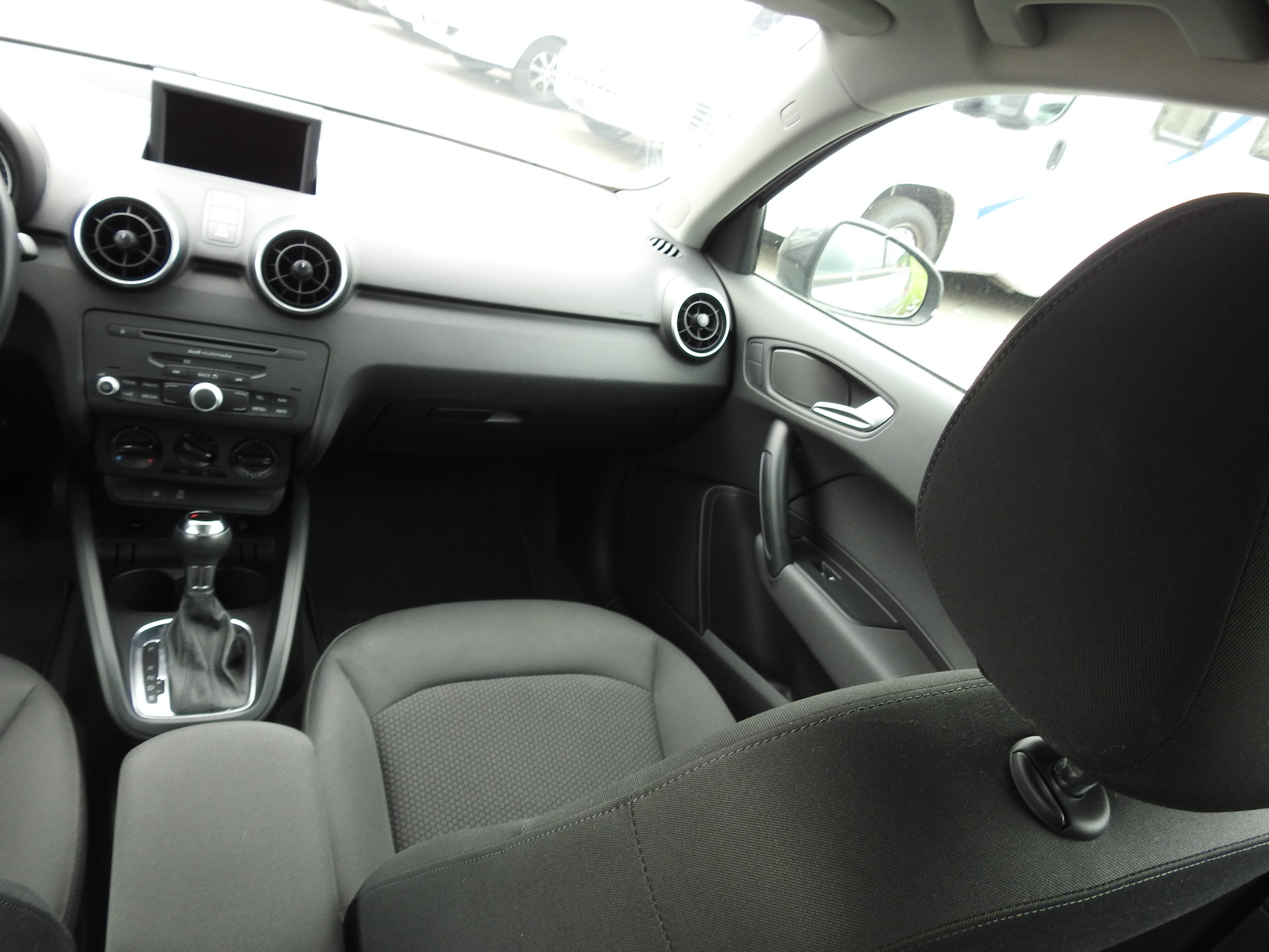 AUDI A1 Sportback 1.4 TFSI Attraction S-tronic-image-17